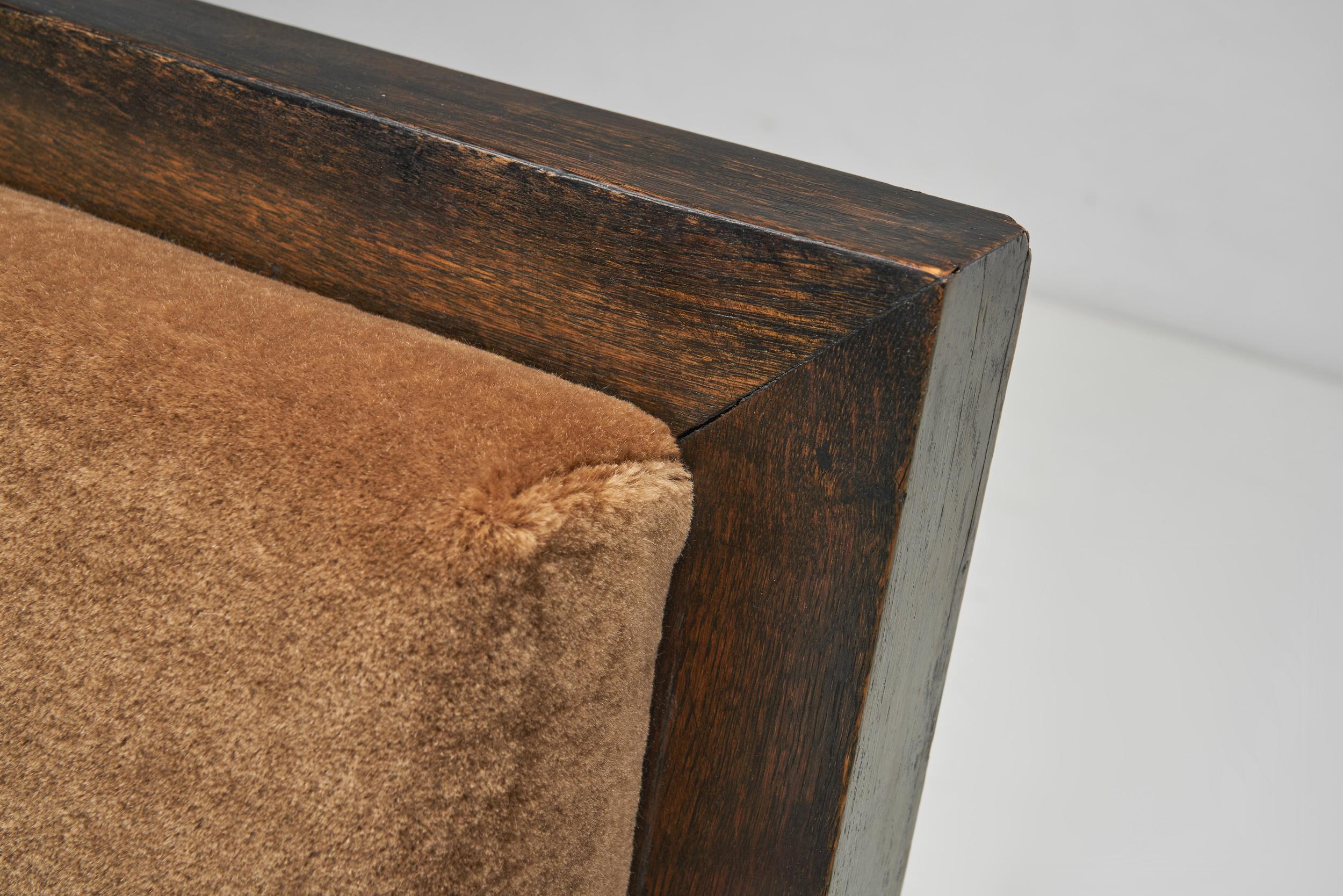 Fauteuil sculptural Art déco en mohair brun, France vers 1930 en vente 9