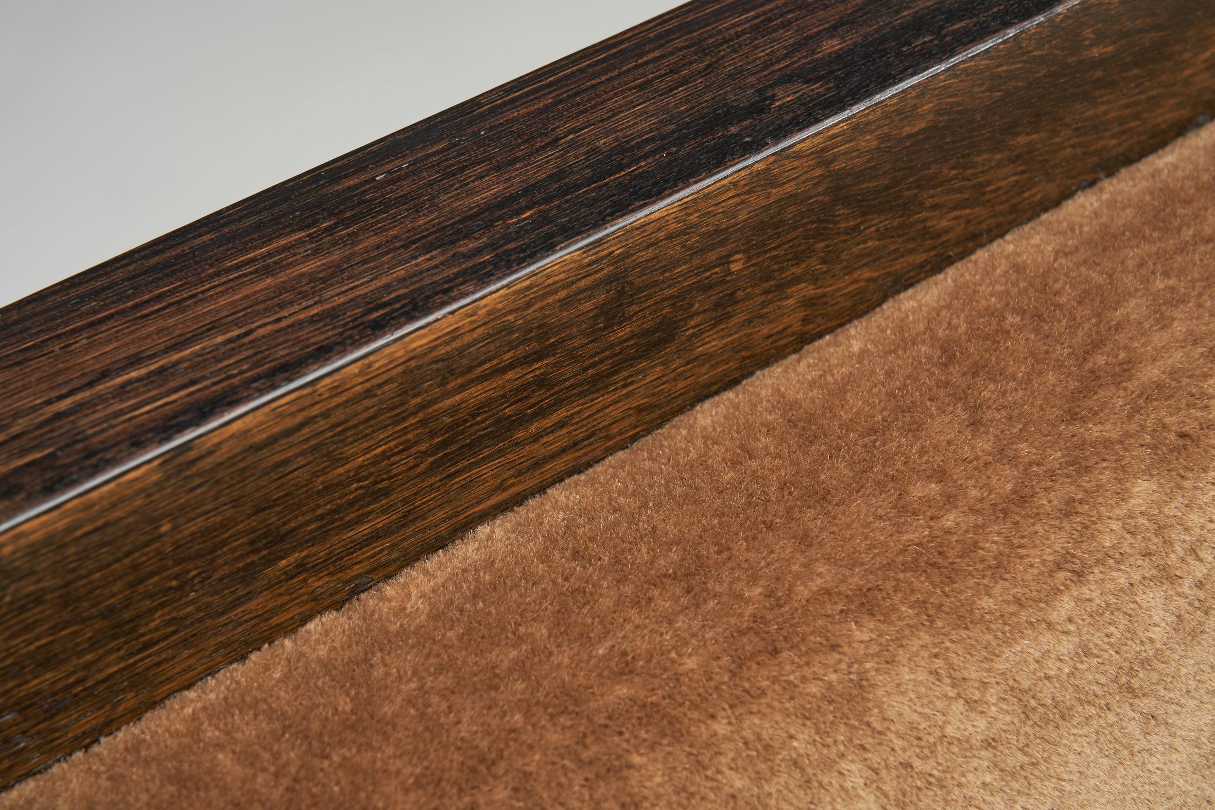 Fauteuil sculptural Art déco en mohair brun, France vers 1930 en vente 10