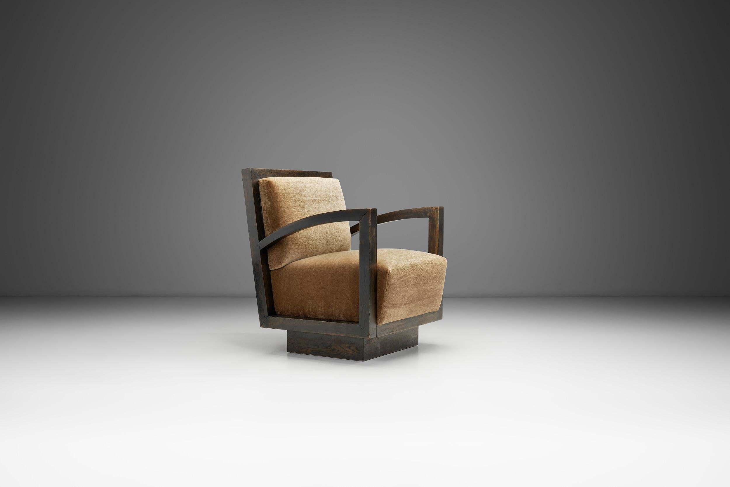 Fauteuil sculptural Art déco en mohair brun, France vers 1930 Bon état - En vente à Utrecht, NL