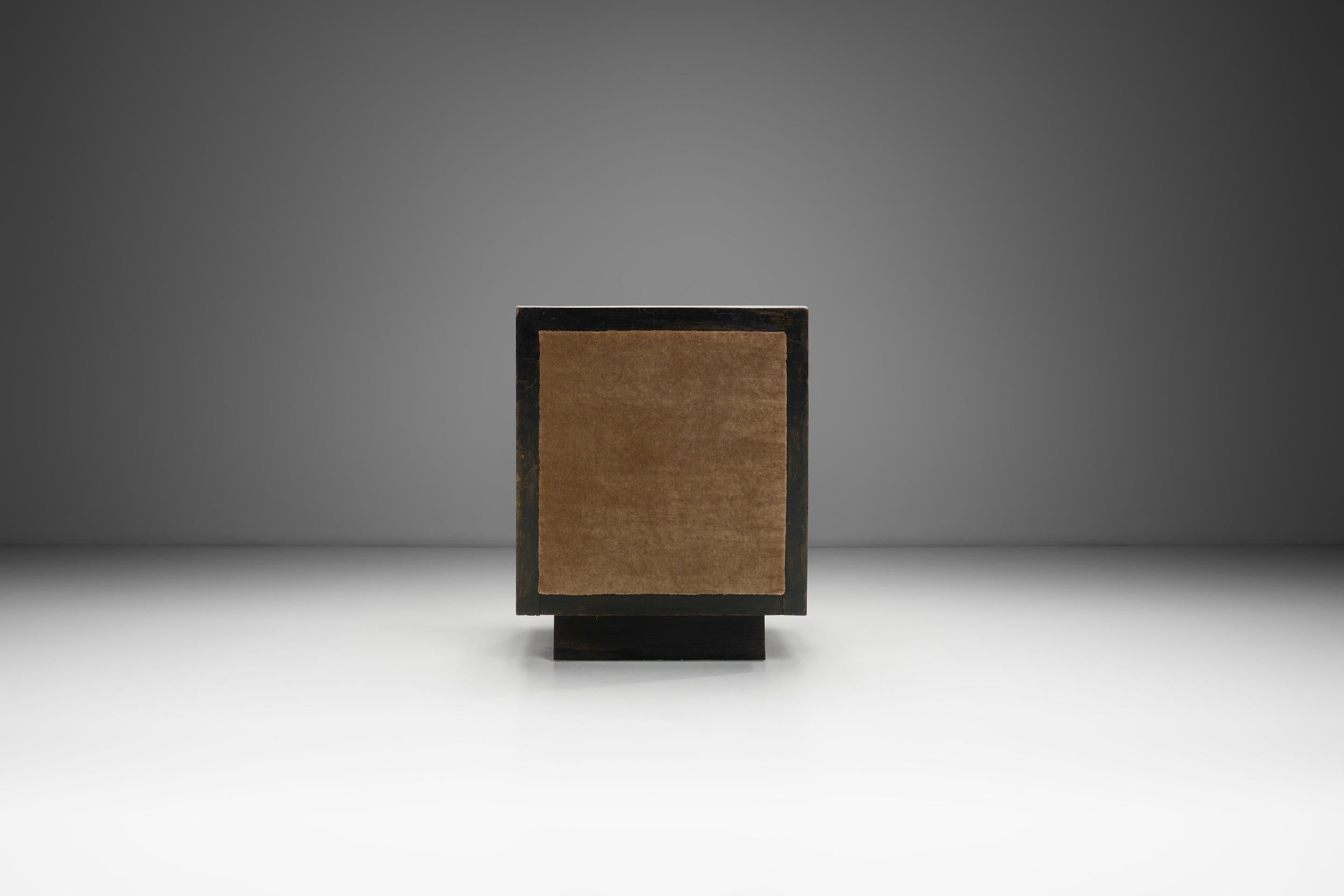 Mohair Fauteuil sculptural Art déco en mohair brun, France vers 1930 en vente