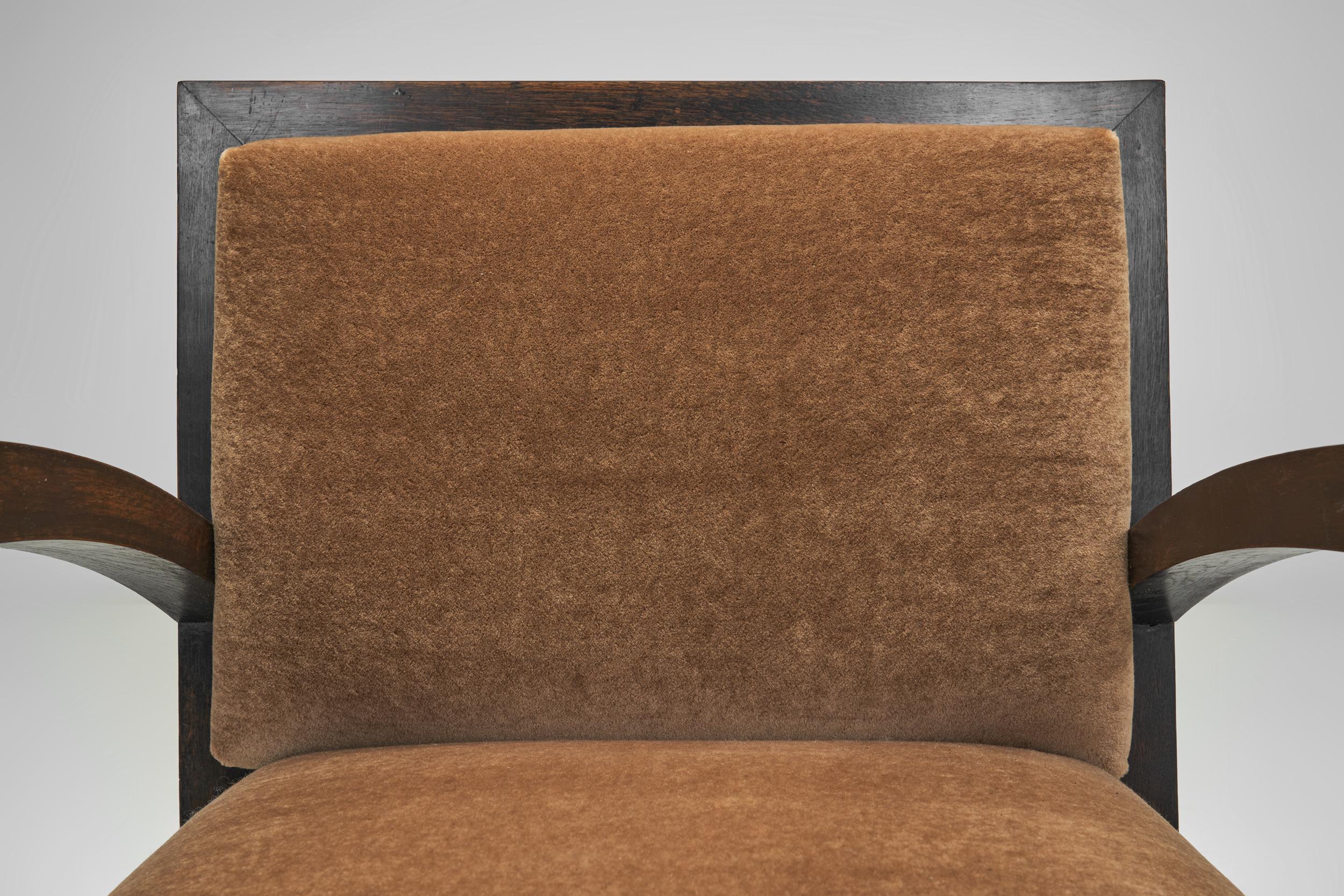 Fauteuil sculptural Art déco en mohair brun, France vers 1930 en vente 3