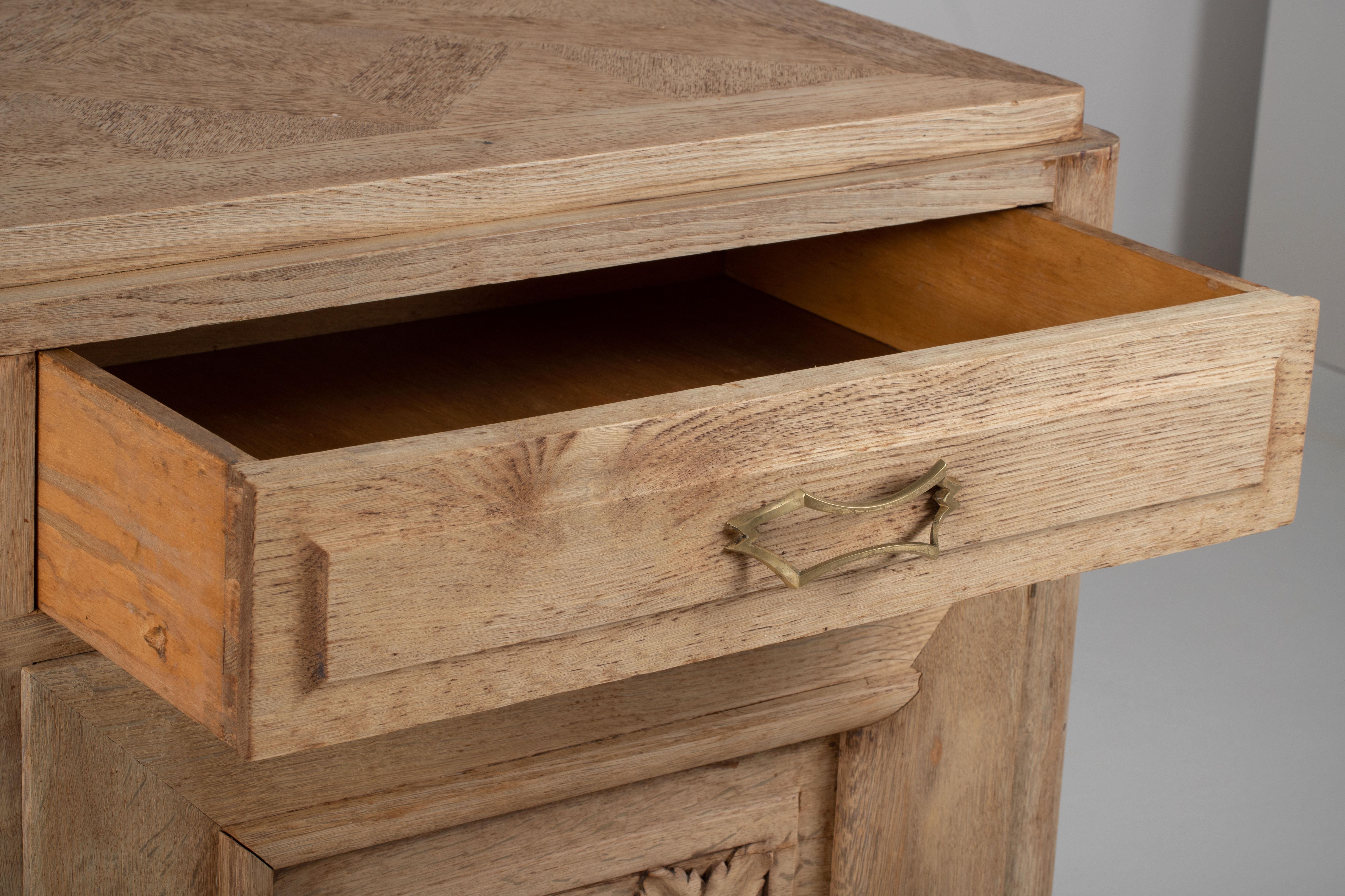 Credenza escultural Art Decó Brutalista de roble macizo, Francia, años 40 en venta 10