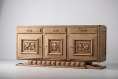 Skulpturale brutalistische Art-Déco-Anrichte aus massiver Eiche, Frankreich, 1940er Jahre