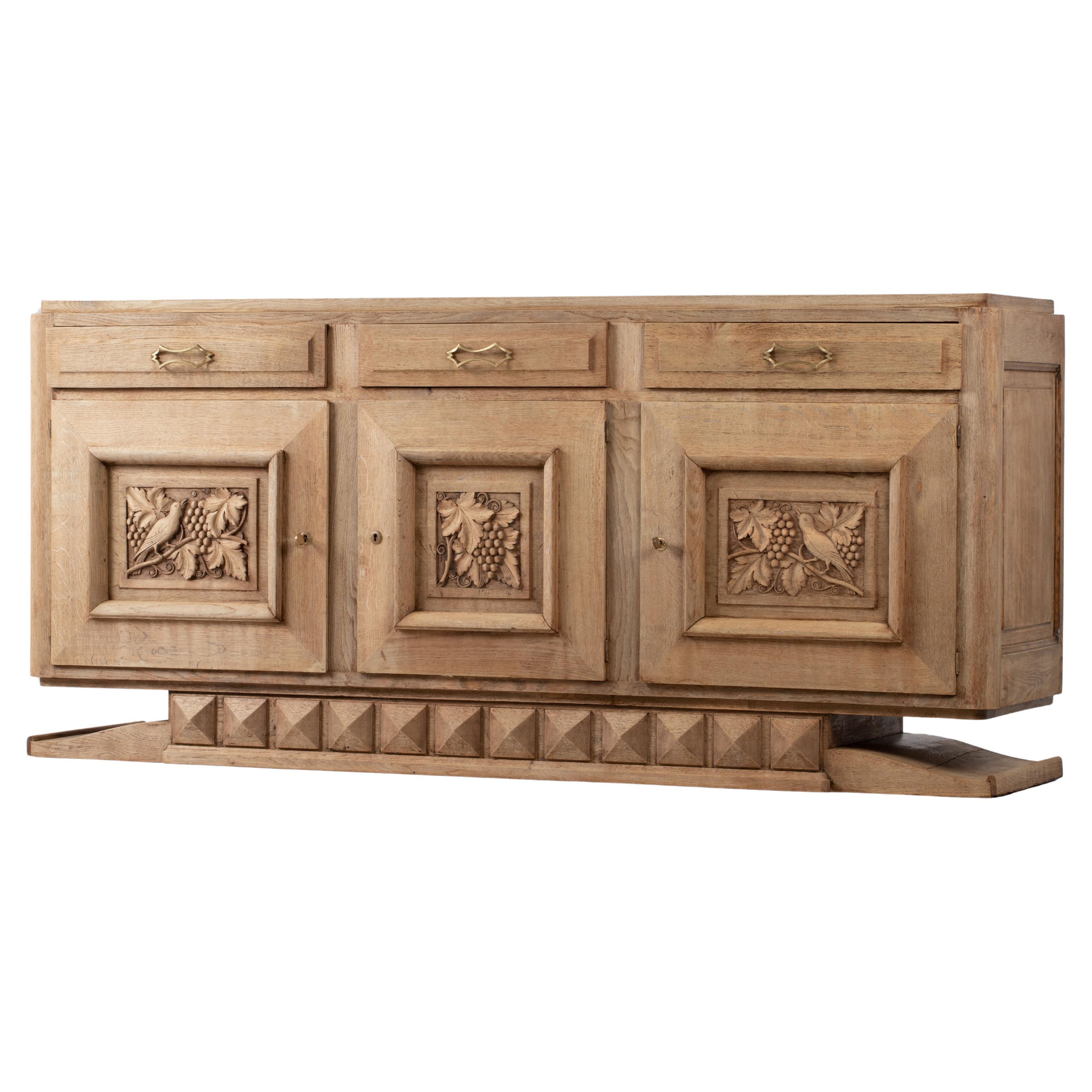 Credenza scultorea Art Deco Brutalista in quercia massiccia, Francia, anni '40