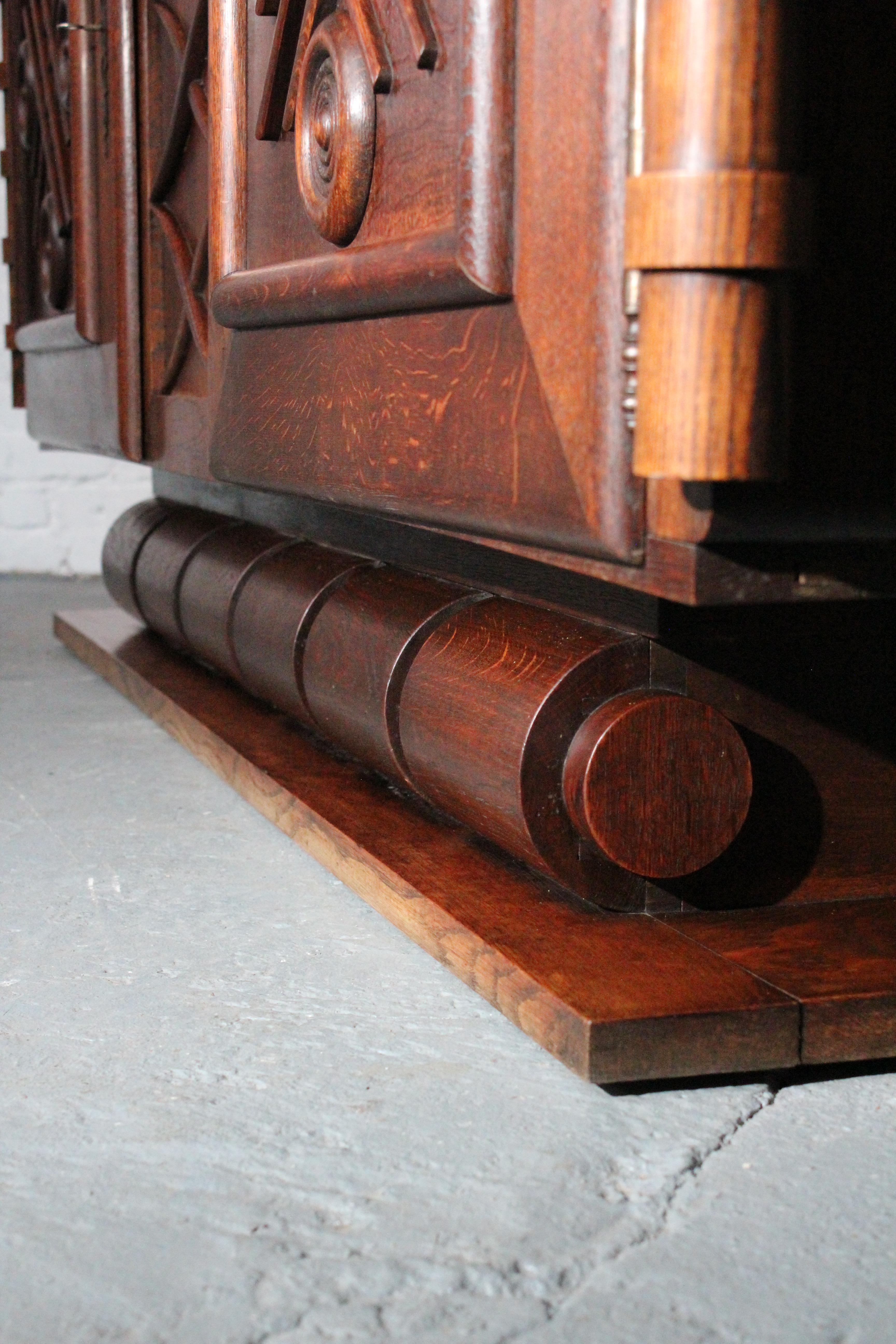 Quercia Buffet scultoreo in stile Art Déco in vendita