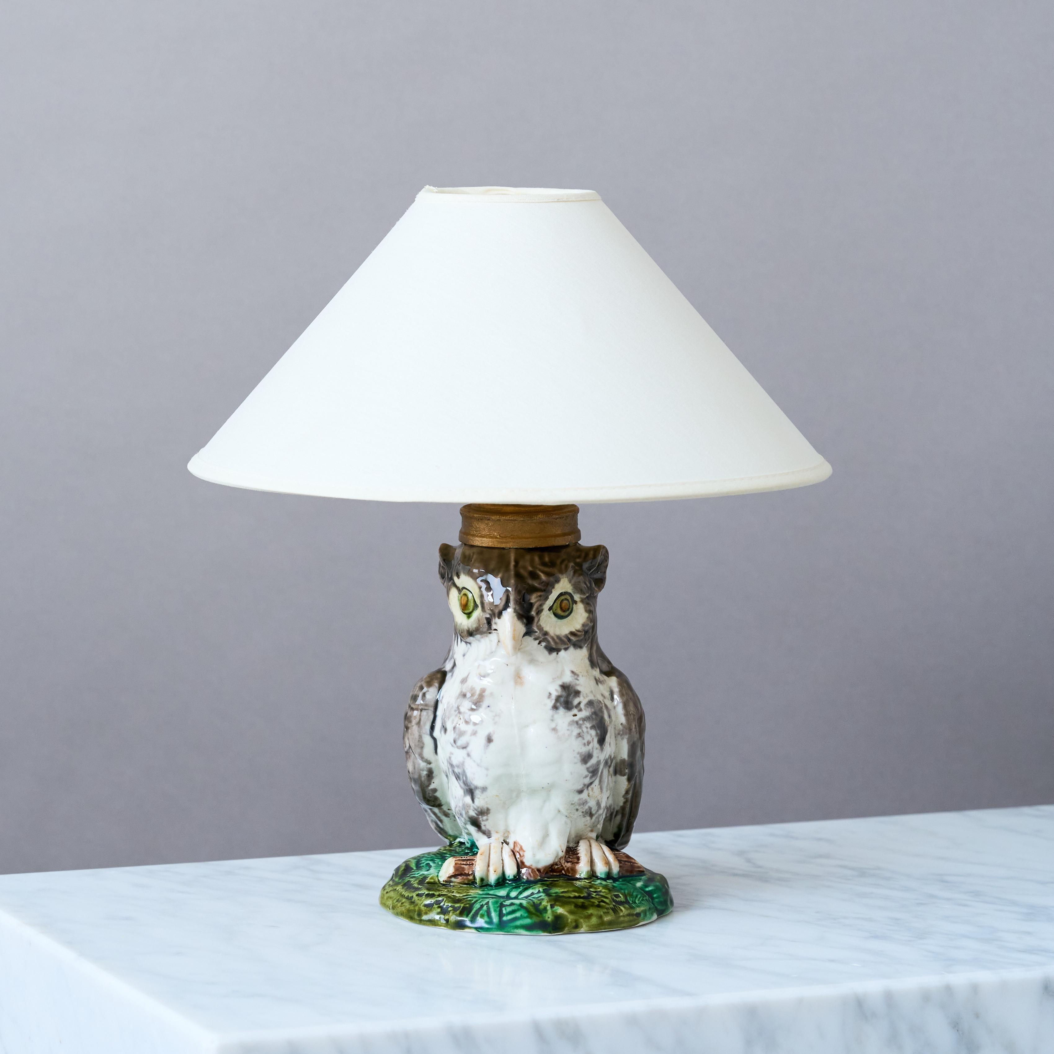 A rare and beautiful Art Nouveau / Jugend sculptural majolica table lamp in the shape of an owl.
Made by an unknown artist at Rörstrand, Sweden, 1920s. 

Great condition. Rebuilt from a paraffin / kerosene lamp.
Signed 'Rörstrand', 'ML', 'SB' and