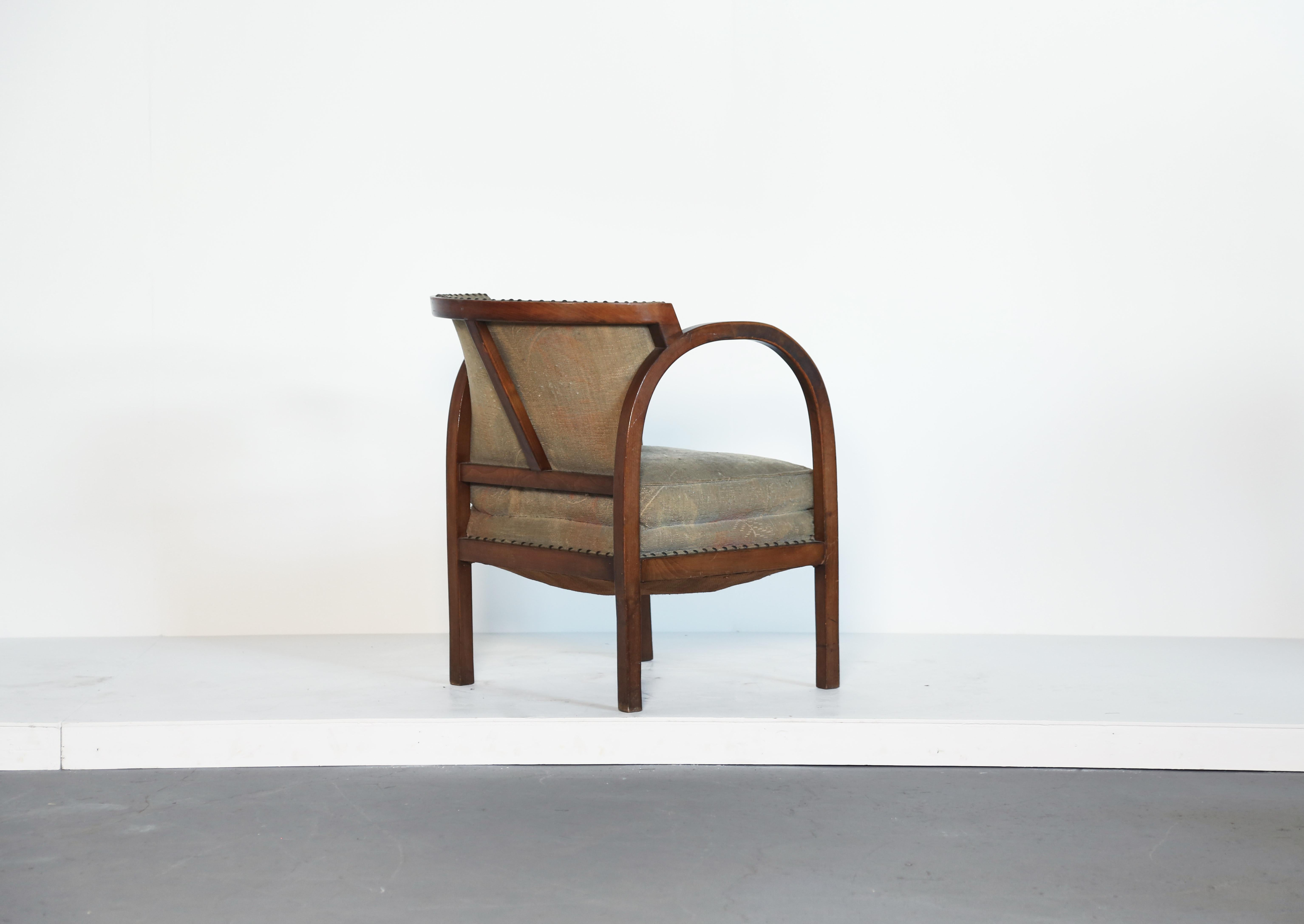 Sculptural Art Deco Chair, England, 1930s In Good Condition For Sale In LEWES, GB