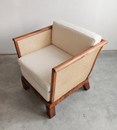 Fauteuil club sculptural Art déco en noyer et rotin, Autriche, années 1920