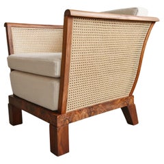 Fauteuil club sculptural Art déco en noyer et rotin, Autriche, années 1920
