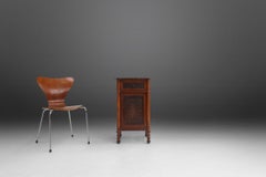 Table de nuit sculpturale Art déco en Wood Wood foncé, Belgique années 1930