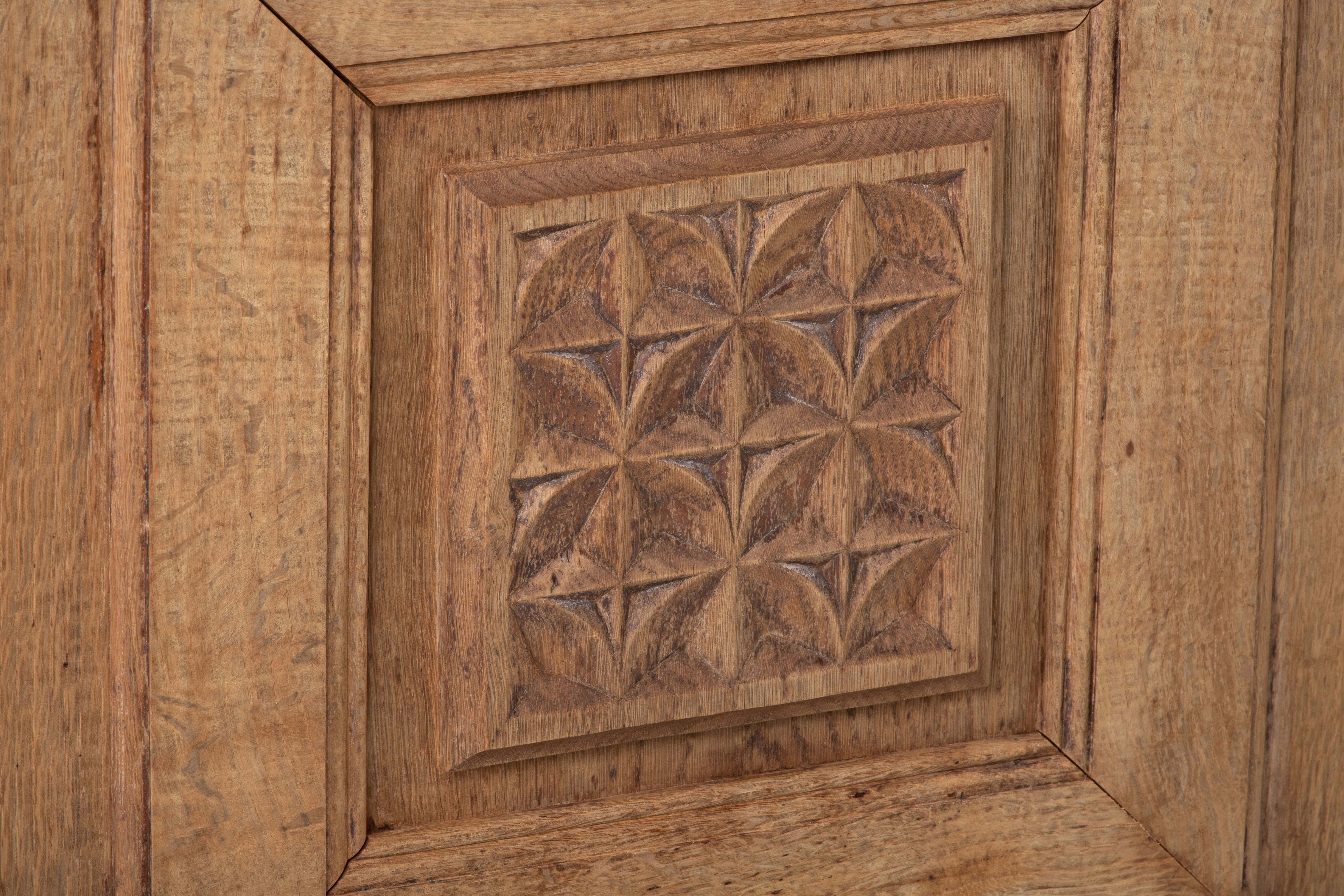 Credenza escultural Art Decó de roble macizo, Francia, años 40 en venta 6