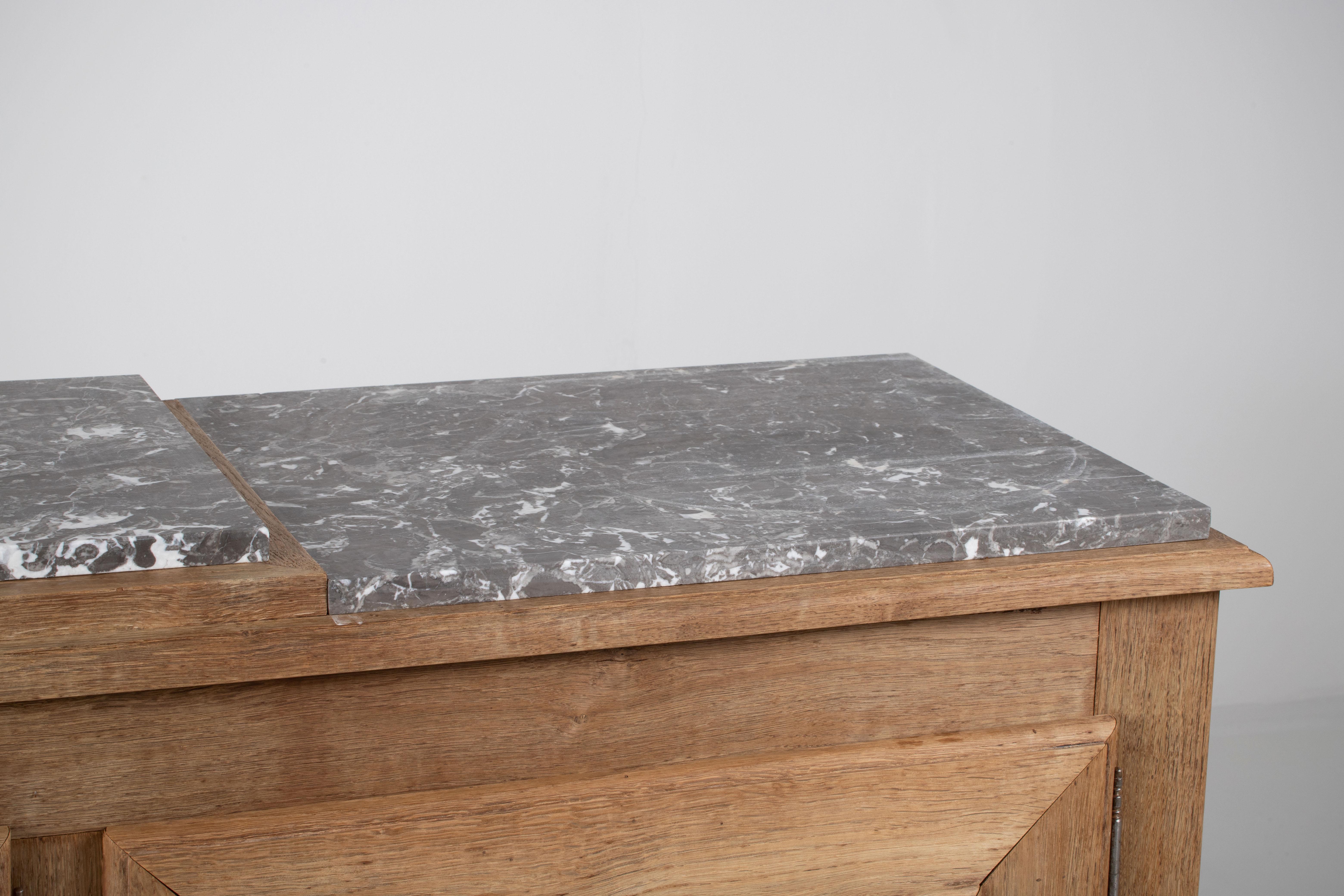 Credenza escultural Art Decó de roble macizo, Francia, años 40 en venta 8