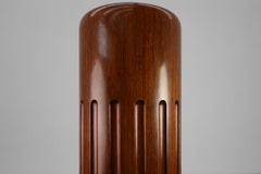 Skulpturaler Art Deco-Sockel aus massivem Holz, Frankreich ca. 1925