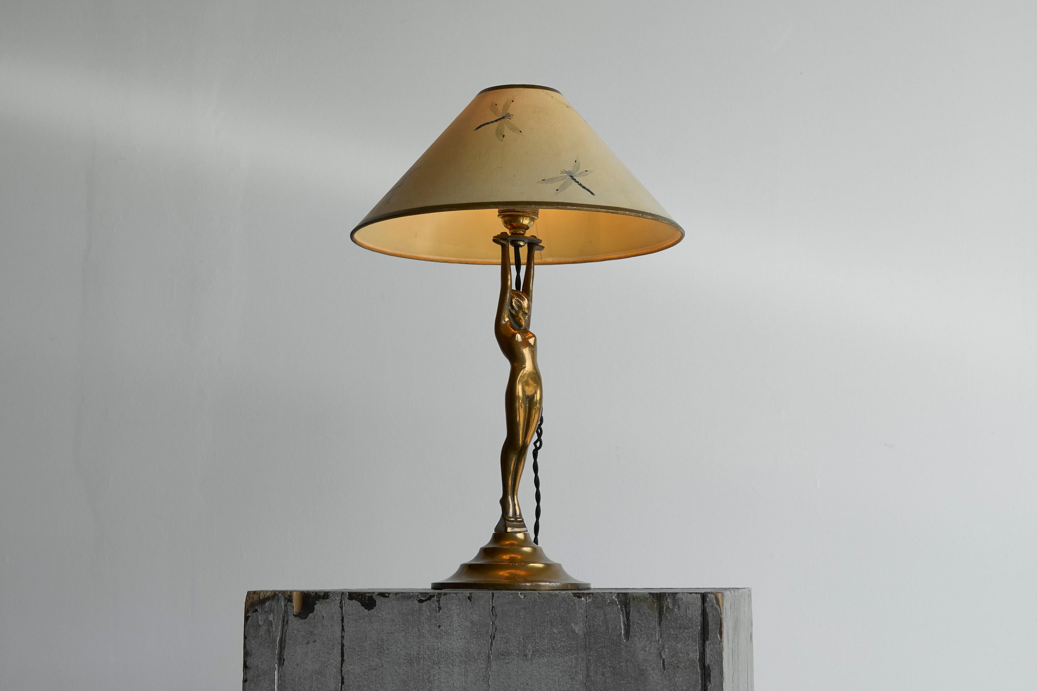 Sculptural Art Deco Table Lamp with Nude Woman in Solid Bronze 1930s For Sale 3