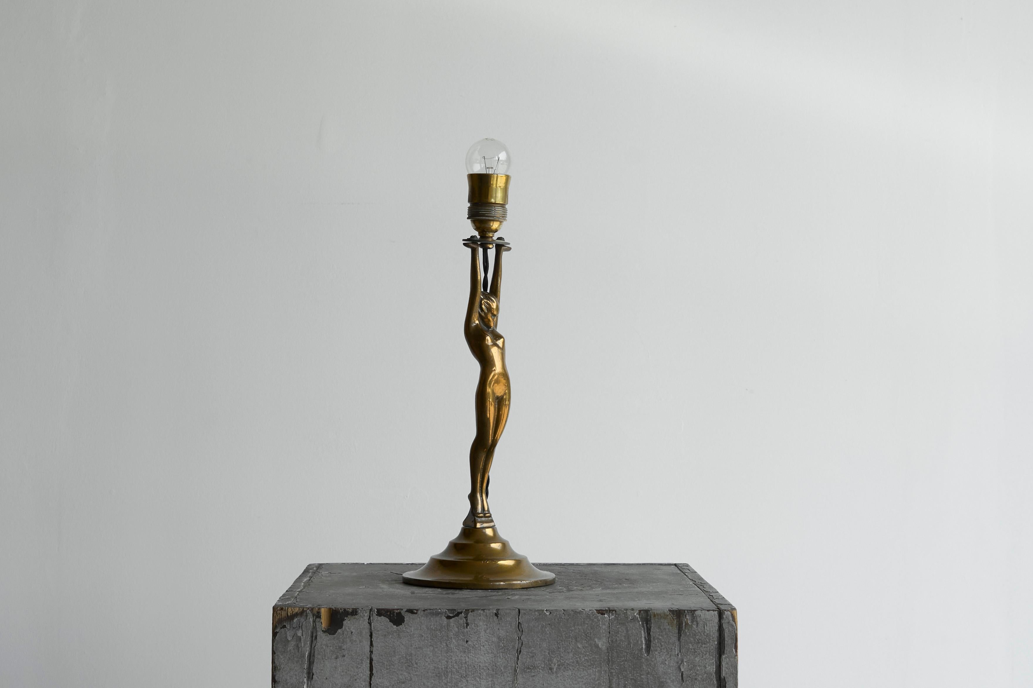 Sculptural Art Deco Table Lamp with Nude Woman in Solid Bronze 1930s For Sale 5