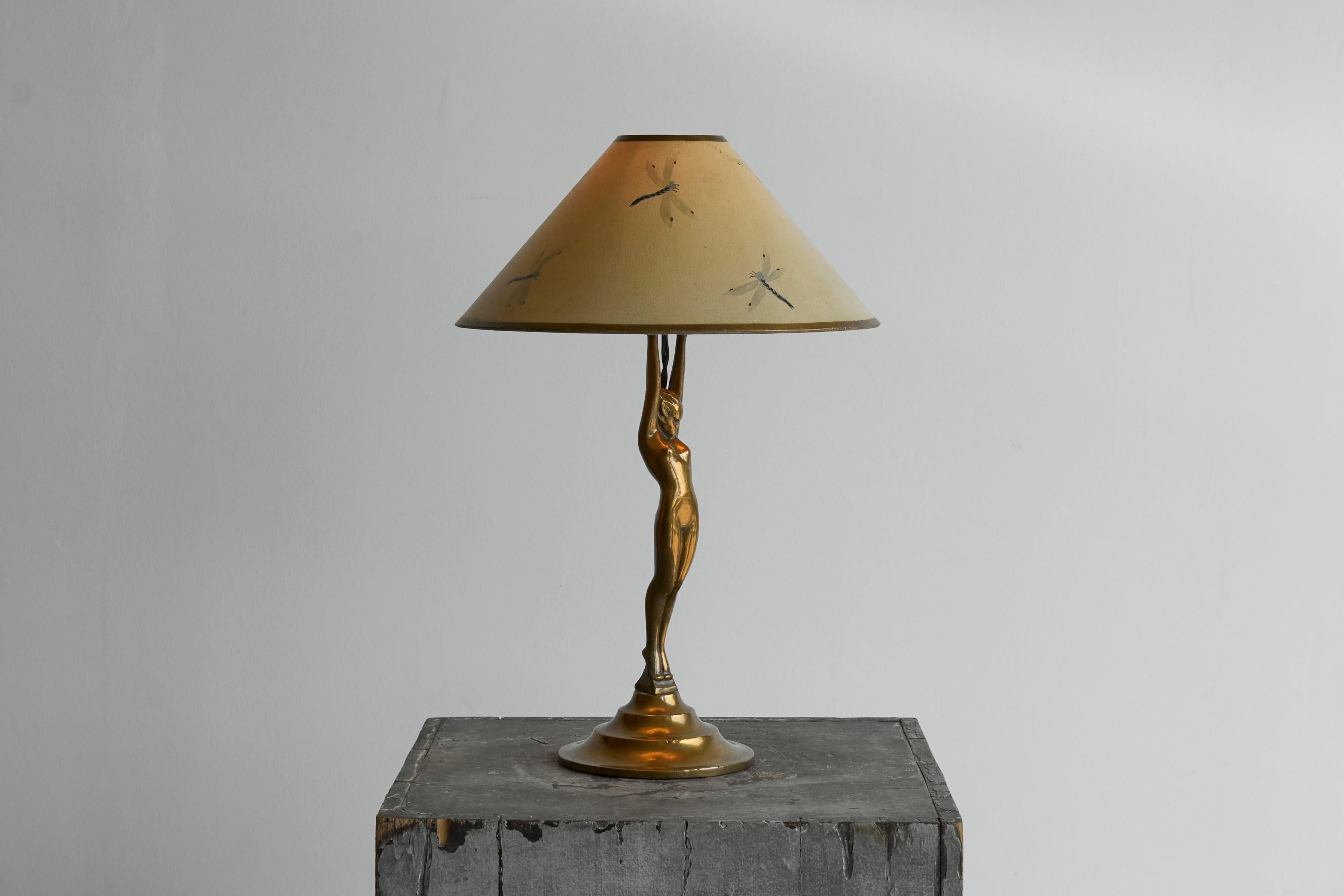 Sculptural Art Deco Table Lamp with Nude Woman in Solid Bronze 1930s

A truly wonderful art deco table lamp in solid bronze with a nude woman holding the socket / shade. 

Very stylish art deco design. The woman is showing a beautiful stance and
