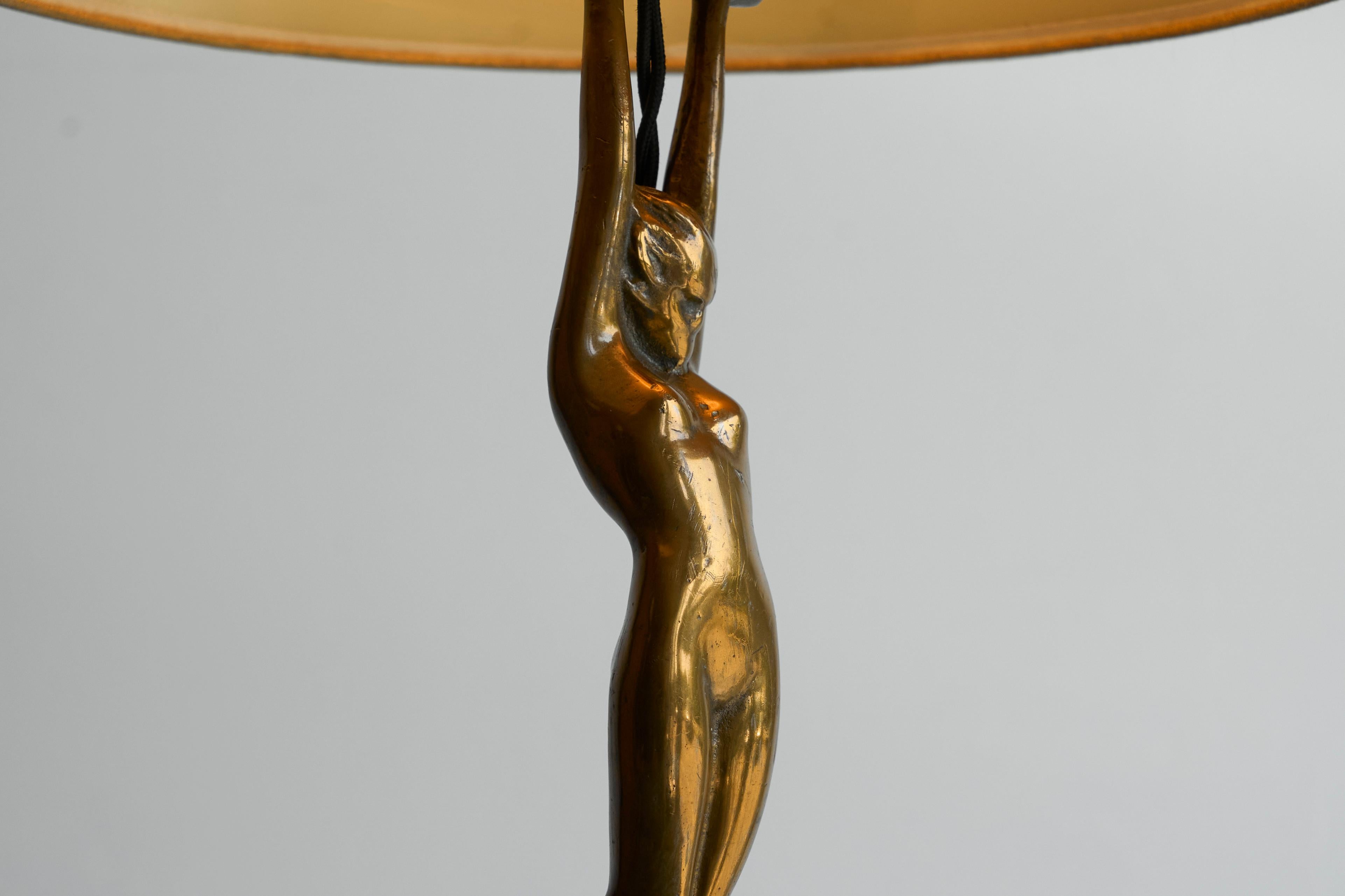 European Sculptural Art Deco Table Lamp with Nude Woman in Solid Bronze 1930s For Sale