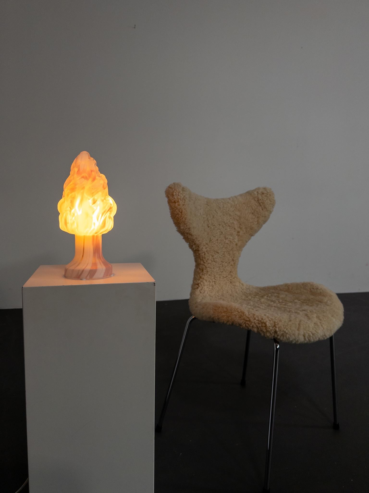 Lámpara de mesa escultórica de vidrio artístico de Monica Backström para Pukeberg Sueco en venta