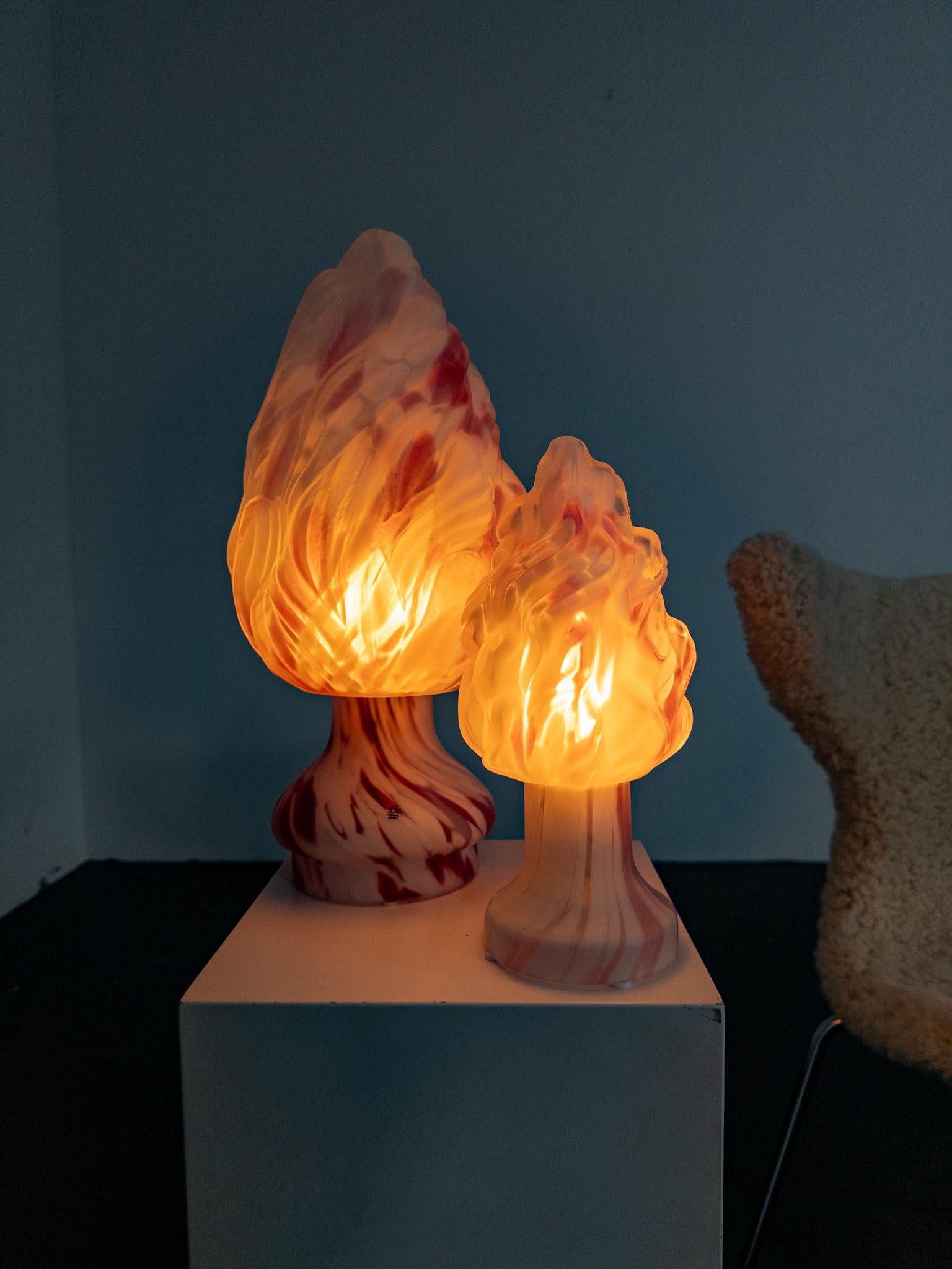 Lámpara de mesa escultórica de vidrio artístico de Monica Backström para Pukeberg en Bueno estado para la venta en Staffanstorp, SE