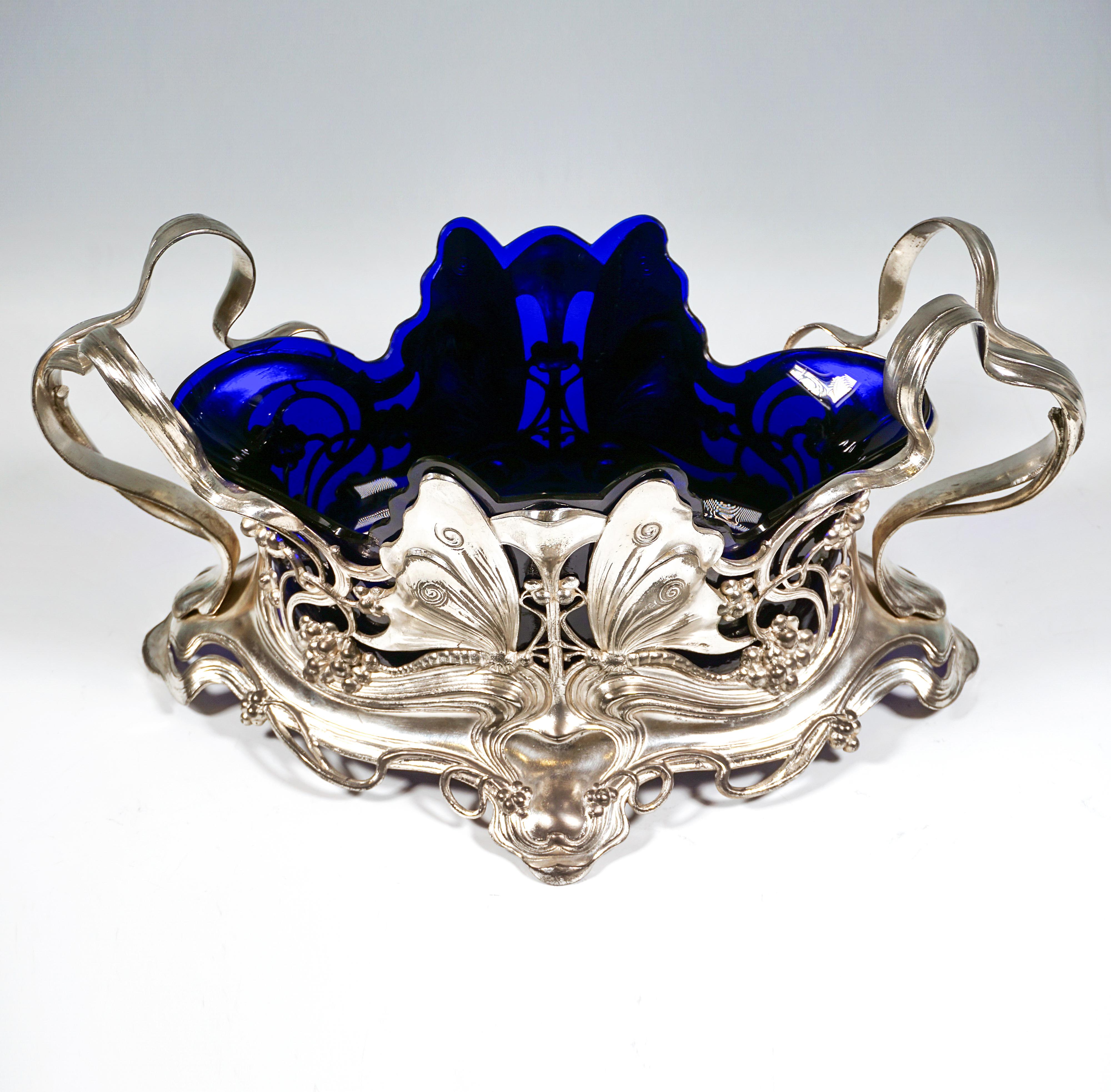 Skulpturale Jugendstil-Gärtnerei mit Schmetterlingen und Ranken, WMF, Deutschland (Art nouveau) im Angebot