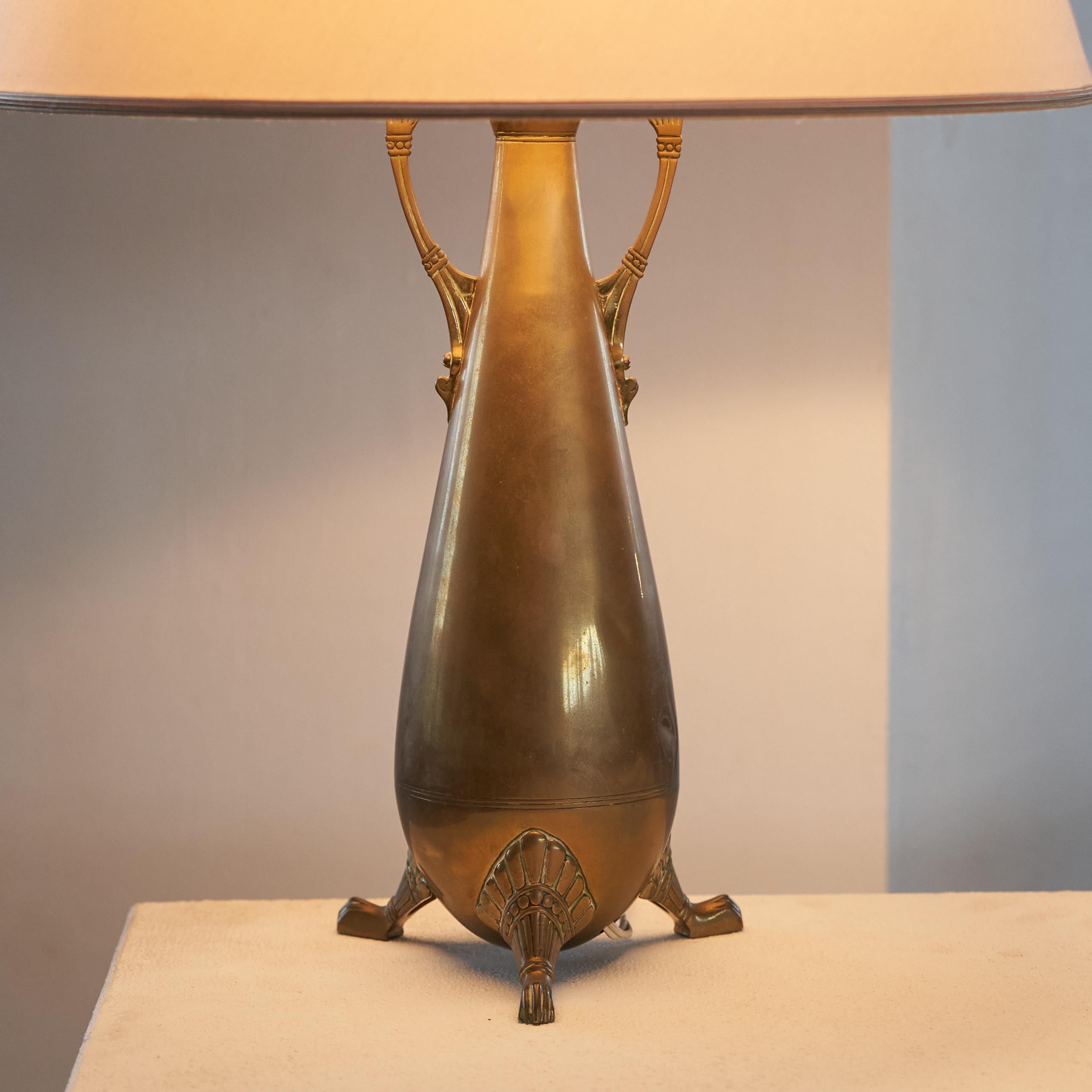 Sculptural Art Nouveau Table Lamp in Brass 1920s For Sale 2