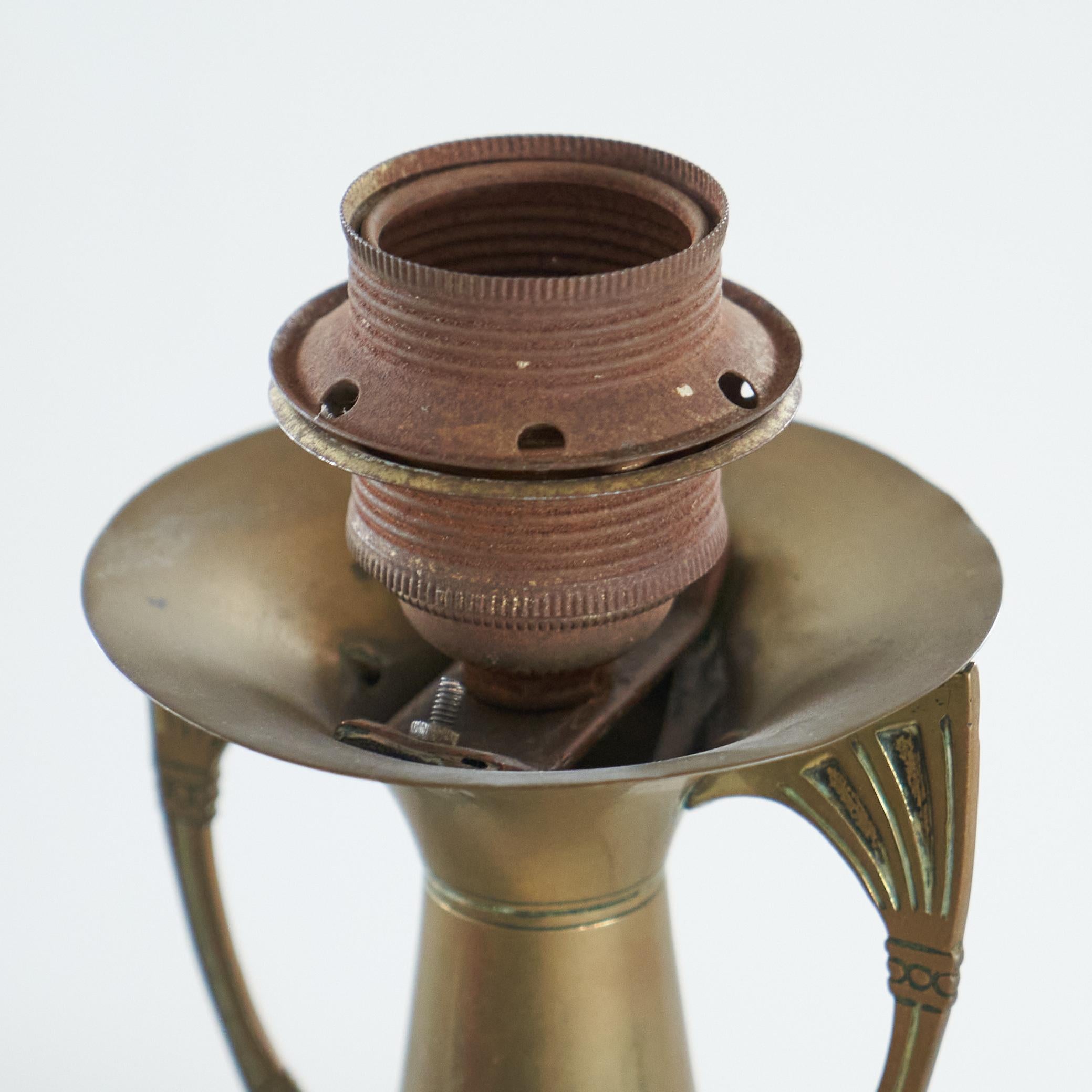 Sculptural Art Nouveau Table Lamp in Brass 1920s For Sale 3