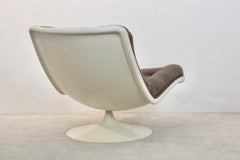 Sculptural Artifort F976 Lounge Chair with Original Tufted Upholstery