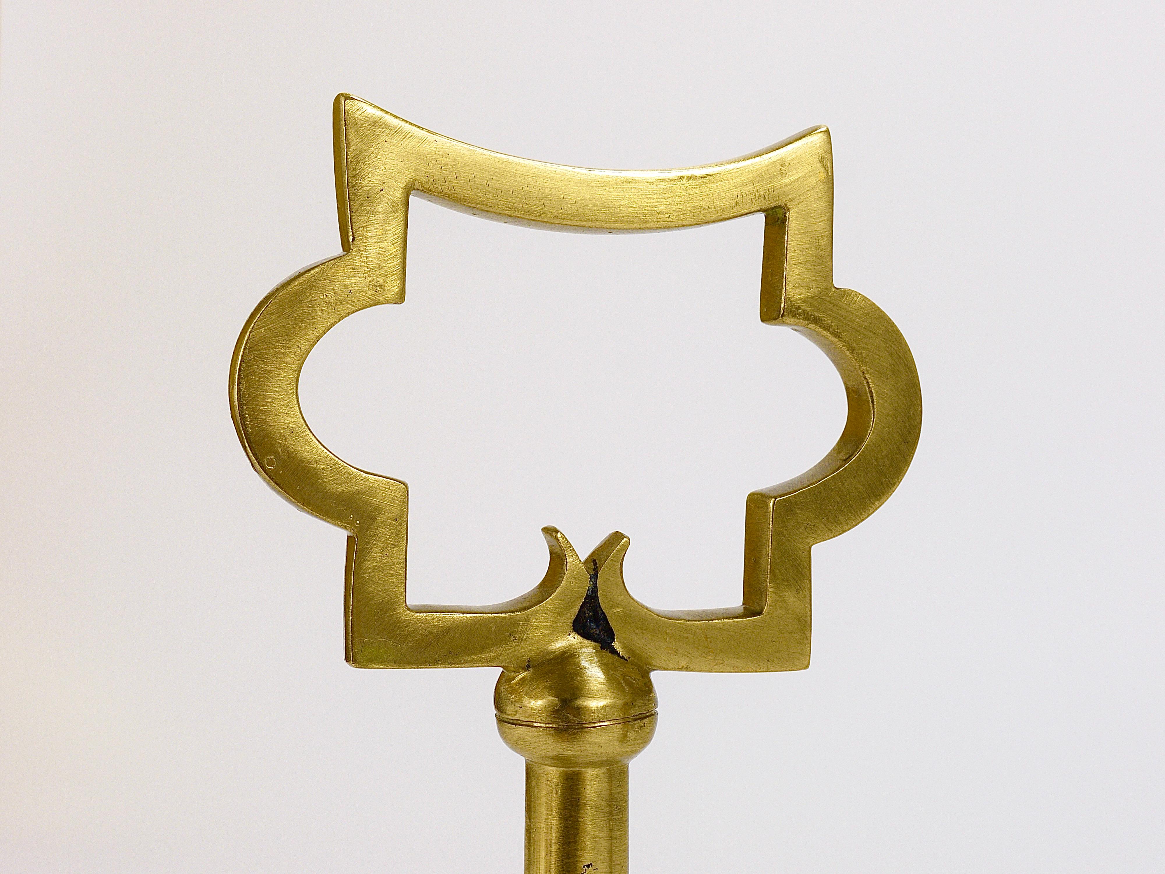 Skulpturale österreichische Messing-Schlüssel-Bücherständer aus der Mitte des Jahrhunderts aus den 1950er Jahren im Angebot 9