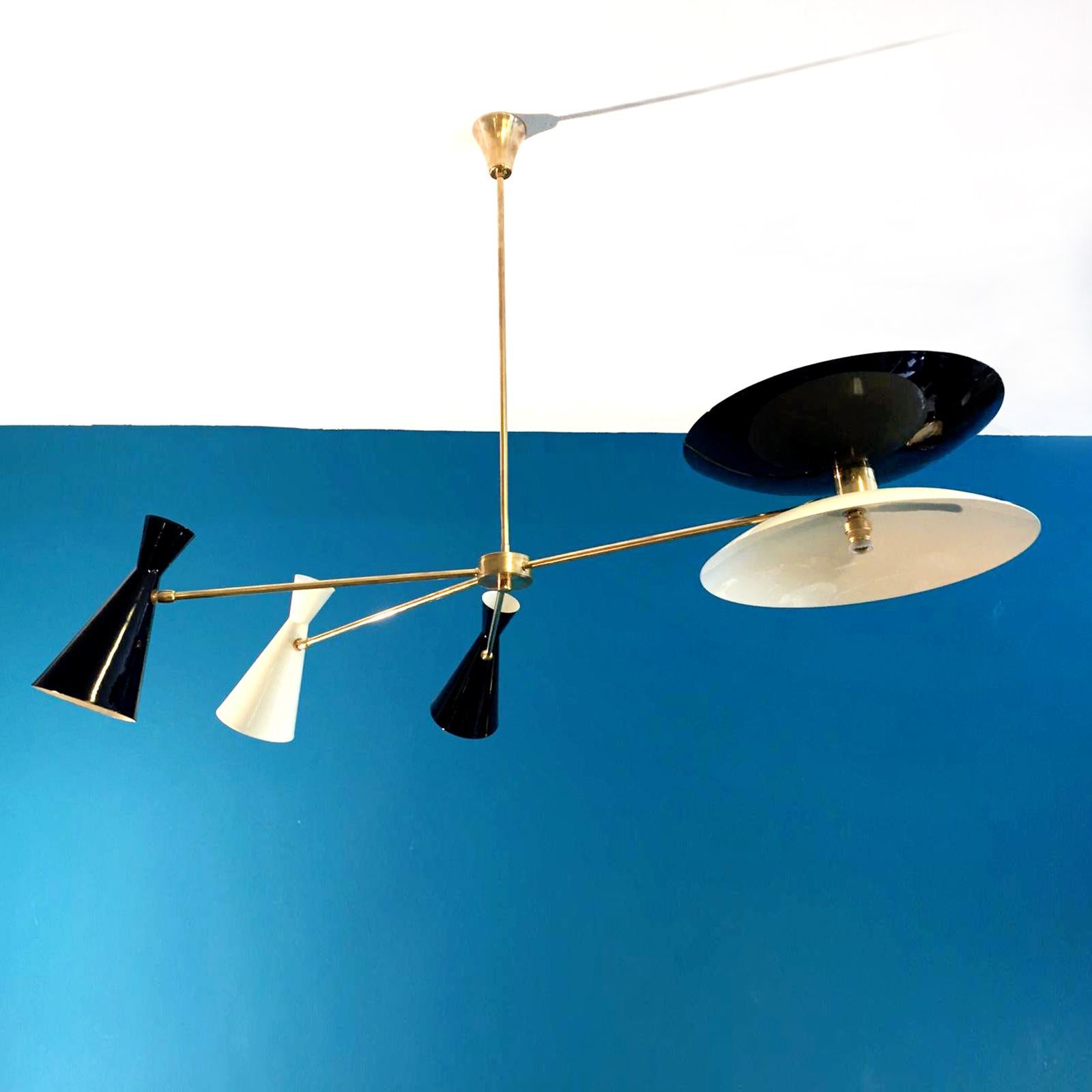 XXIe siècle et contemporain Lustre sculptural en laiton italien à 4 branches équilibrées, style milieu de siècle, sur mesure en vente