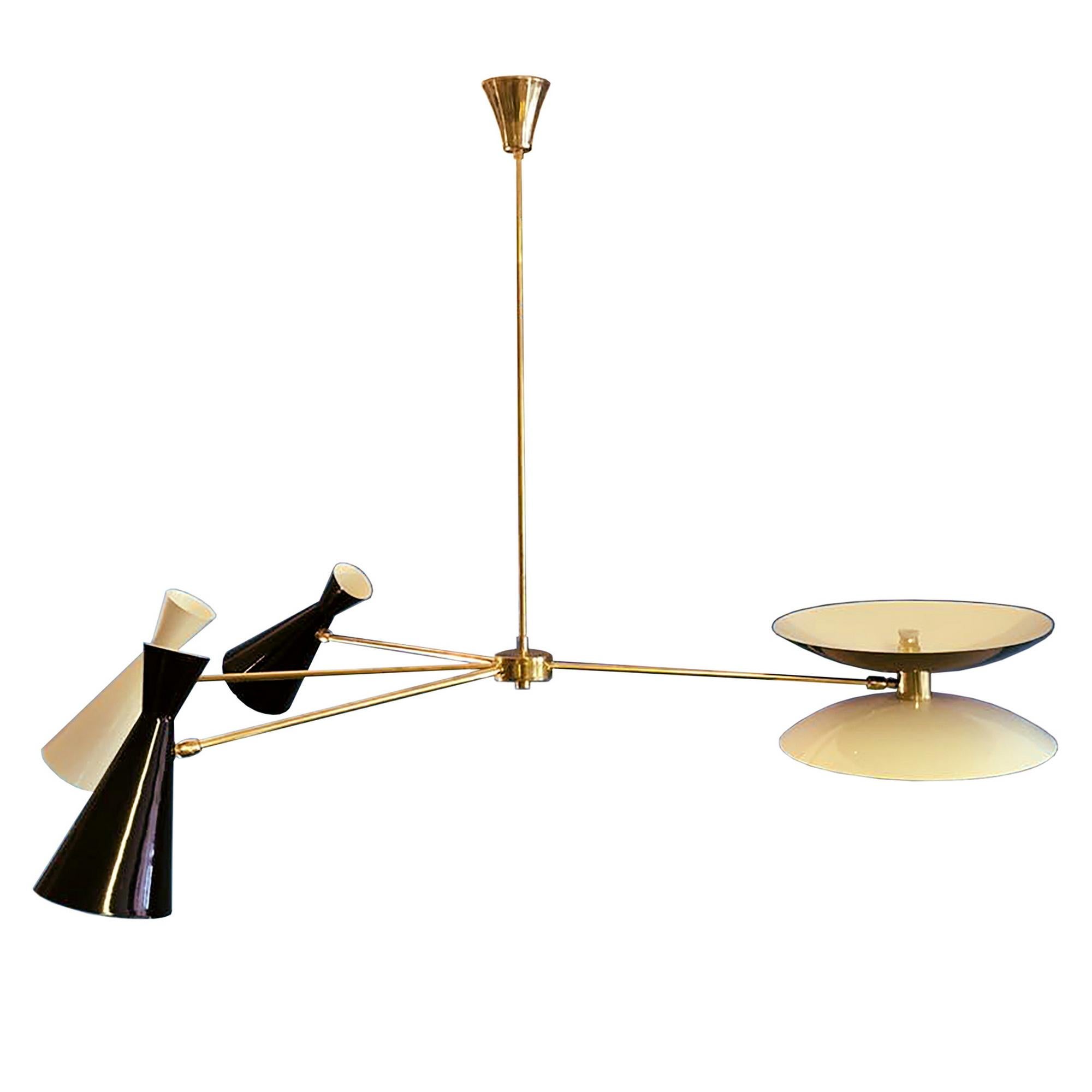 Lampadario scultoreo a 4 bracci in ottone italiano, stile metà del secolo scorso, su misura in vendita 1