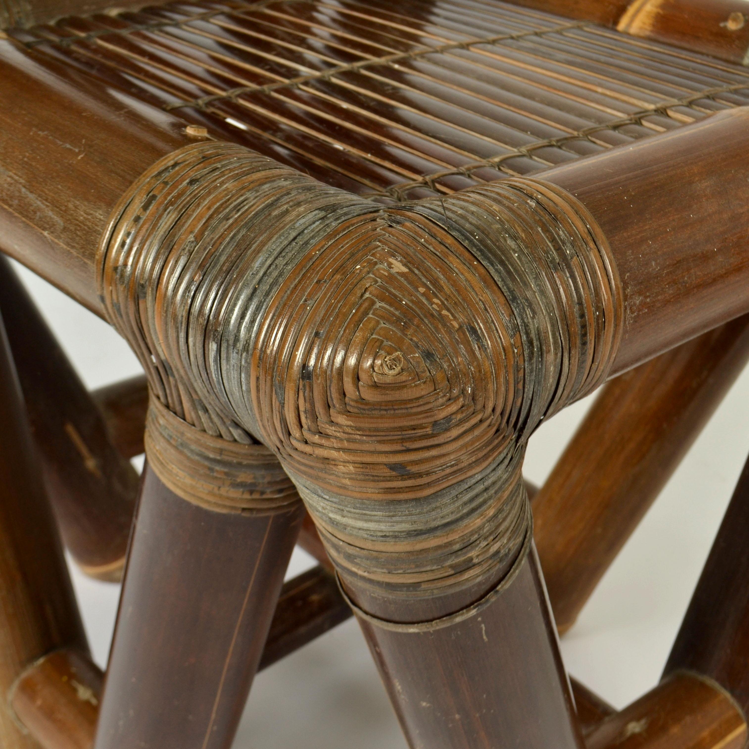 Silla escultural de bambú años 50 con respaldo triangular en venta 6