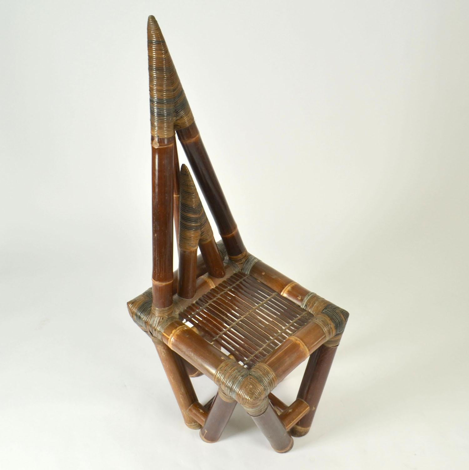 Silla escultural de bambú años 50 con respaldo triangular en Excelente estado para la venta en London, GB