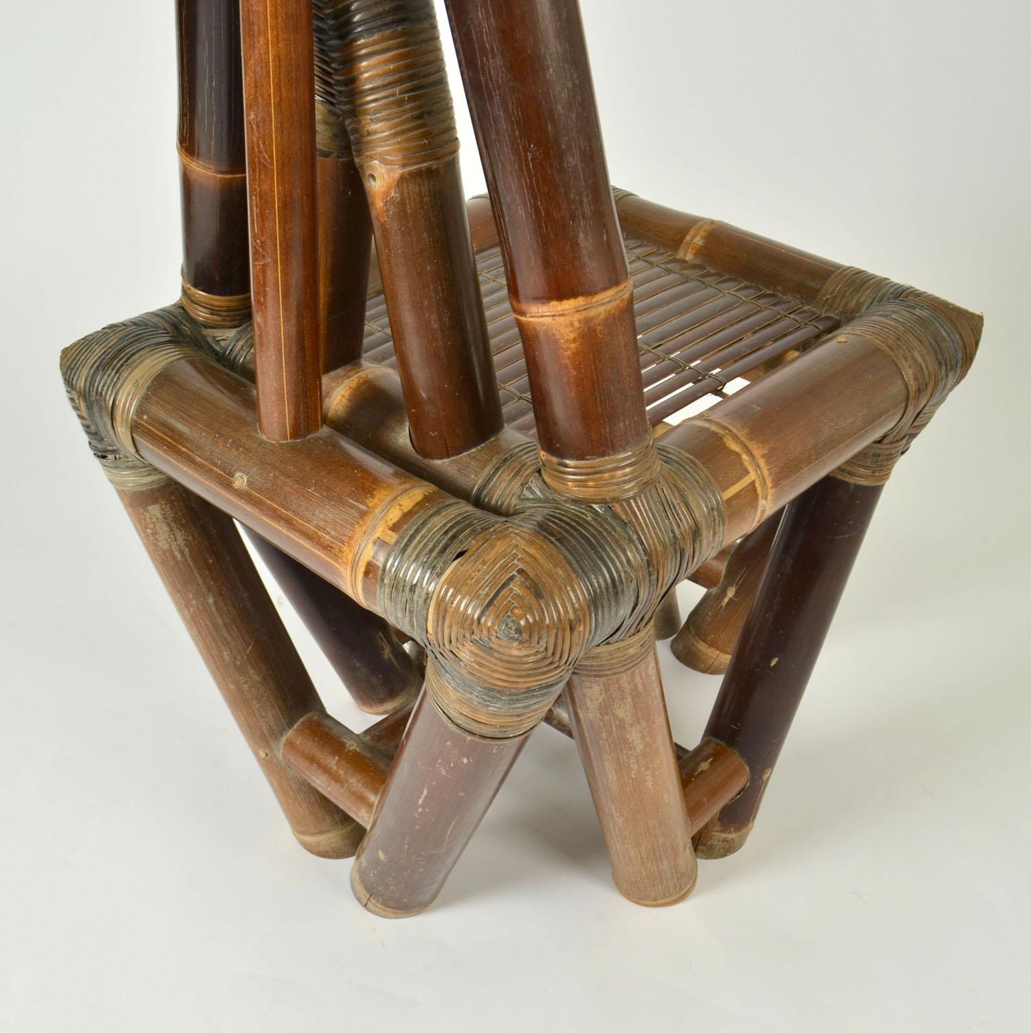Silla escultural de bambú años 50 con respaldo triangular en venta 1