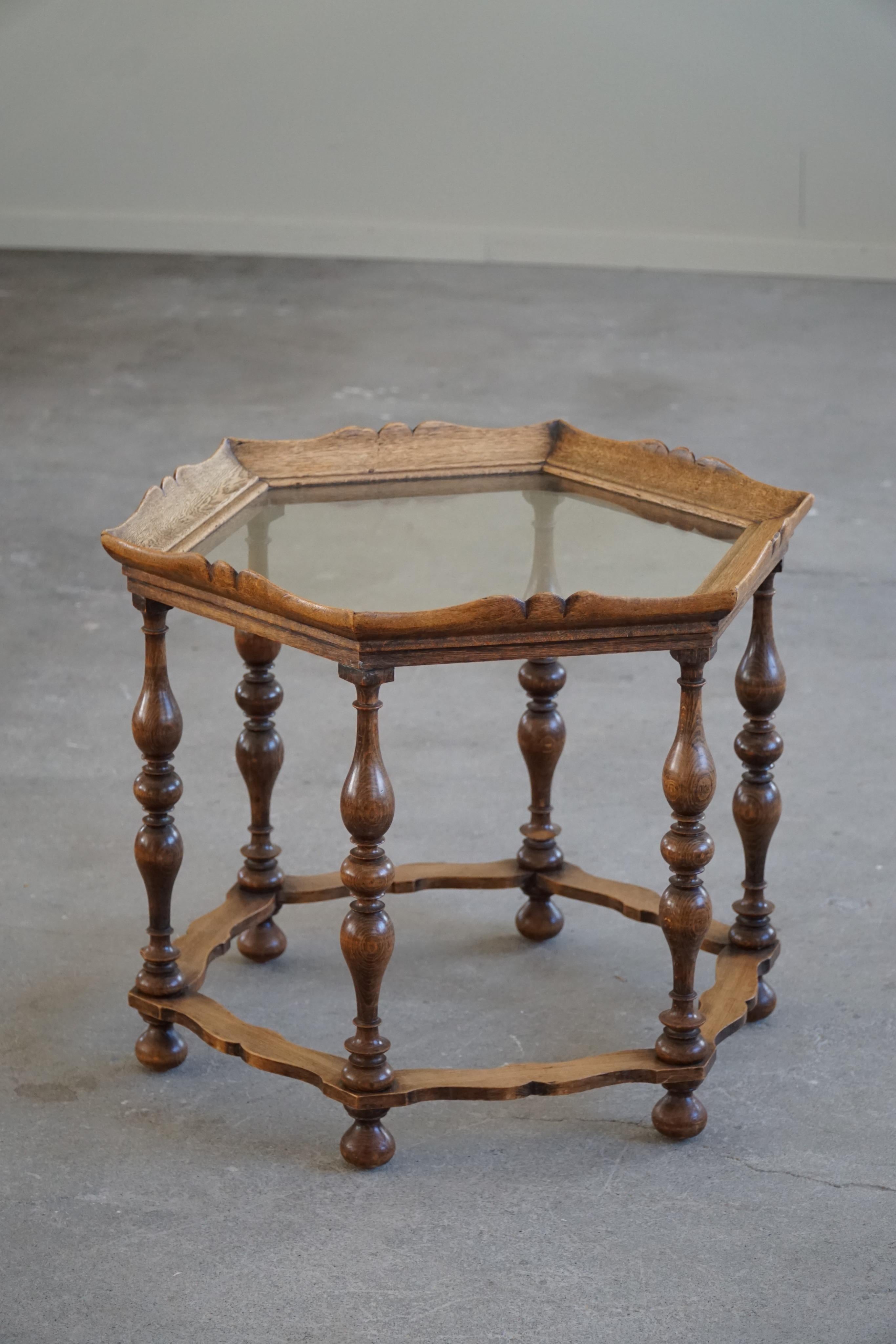 Table d'appoint hexagonale sculpturale de style baroque, réalisée par un ébéniste danois, années 1930 en vente 9
