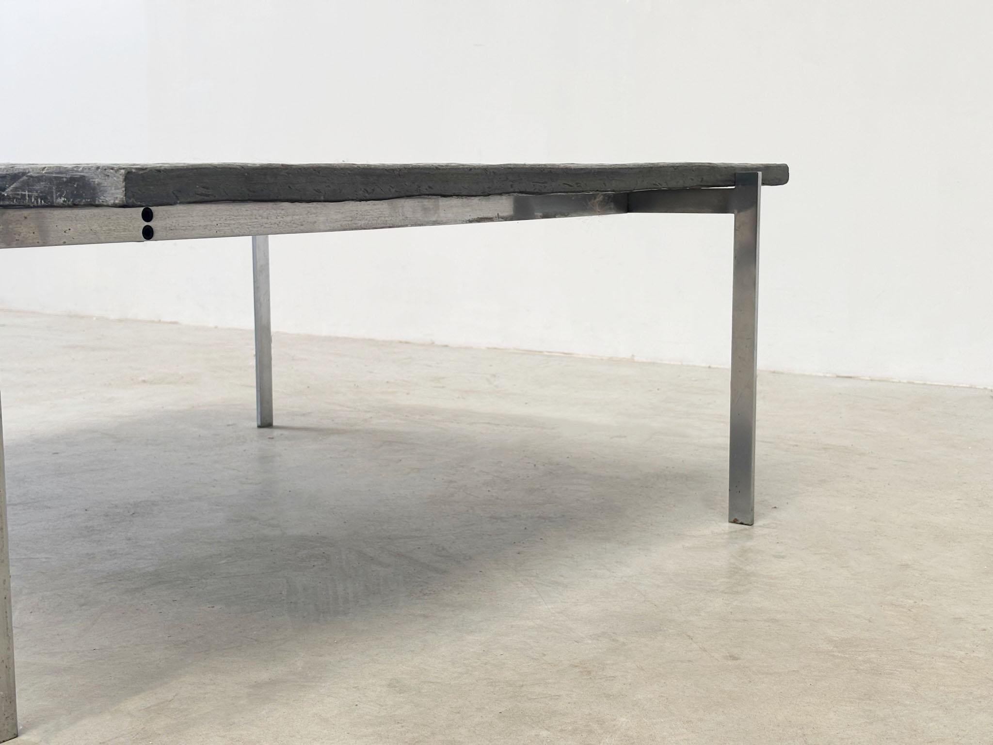 Table basse sculpturale en basalte en vente 3