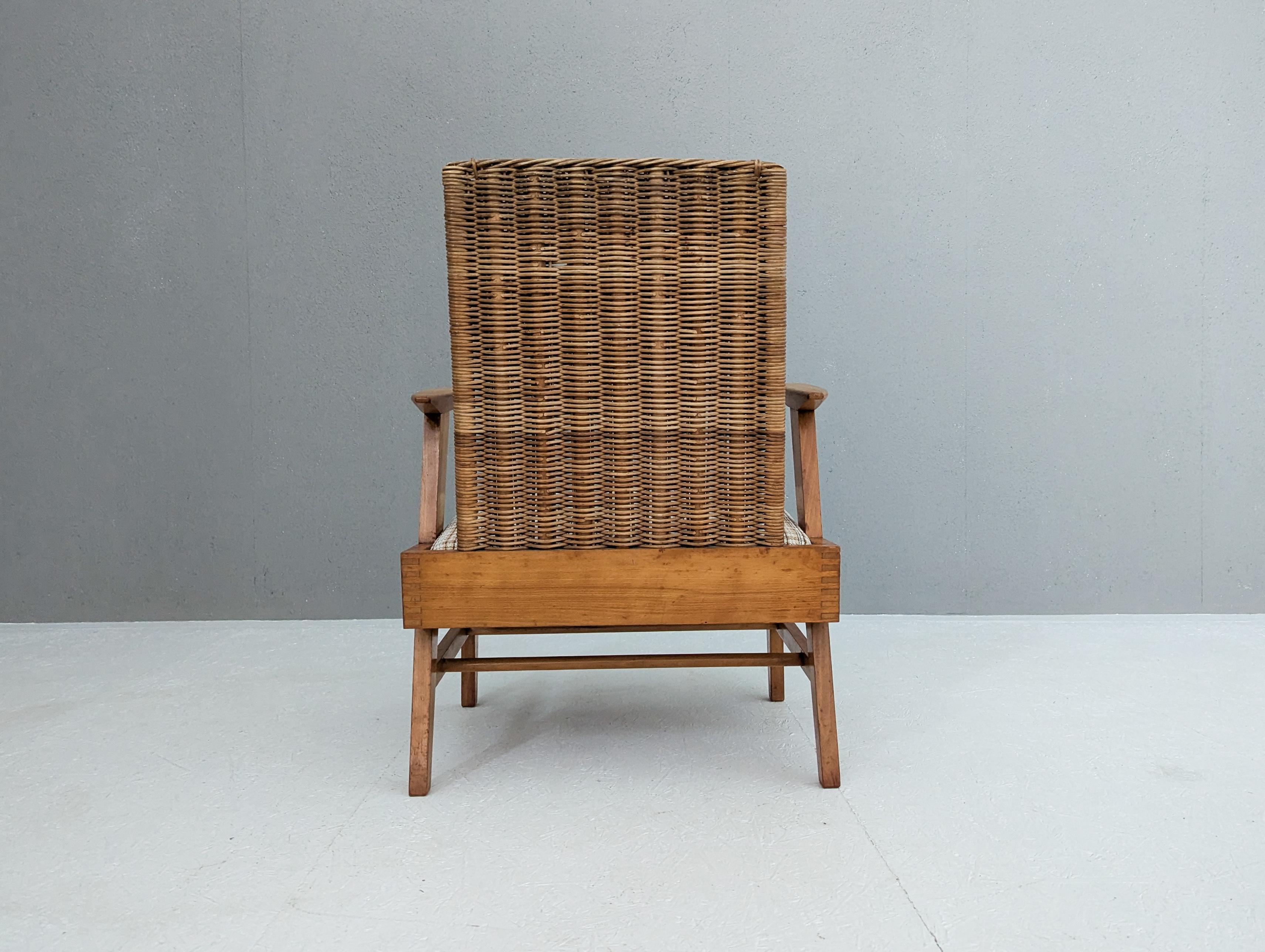 Fauteuil sculptural en Beeche et rotin avec pouf par Úľuv, 1960s en vente 3