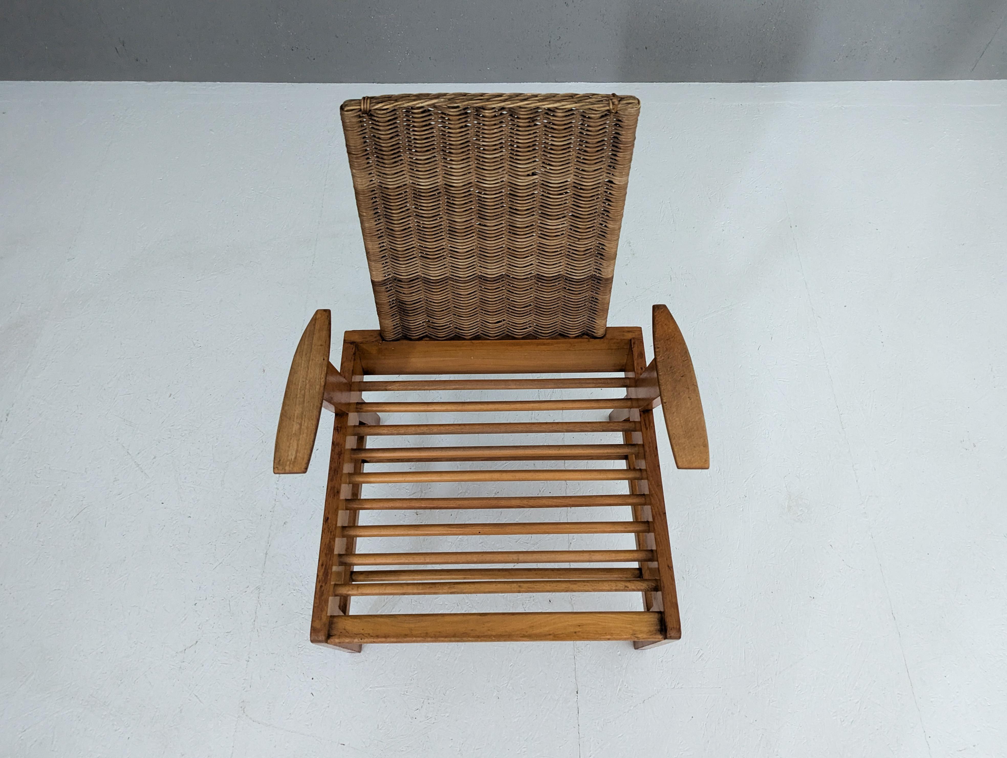 Fauteuil sculptural en Beeche et rotin avec pouf par Úľuv, 1960s en vente 4
