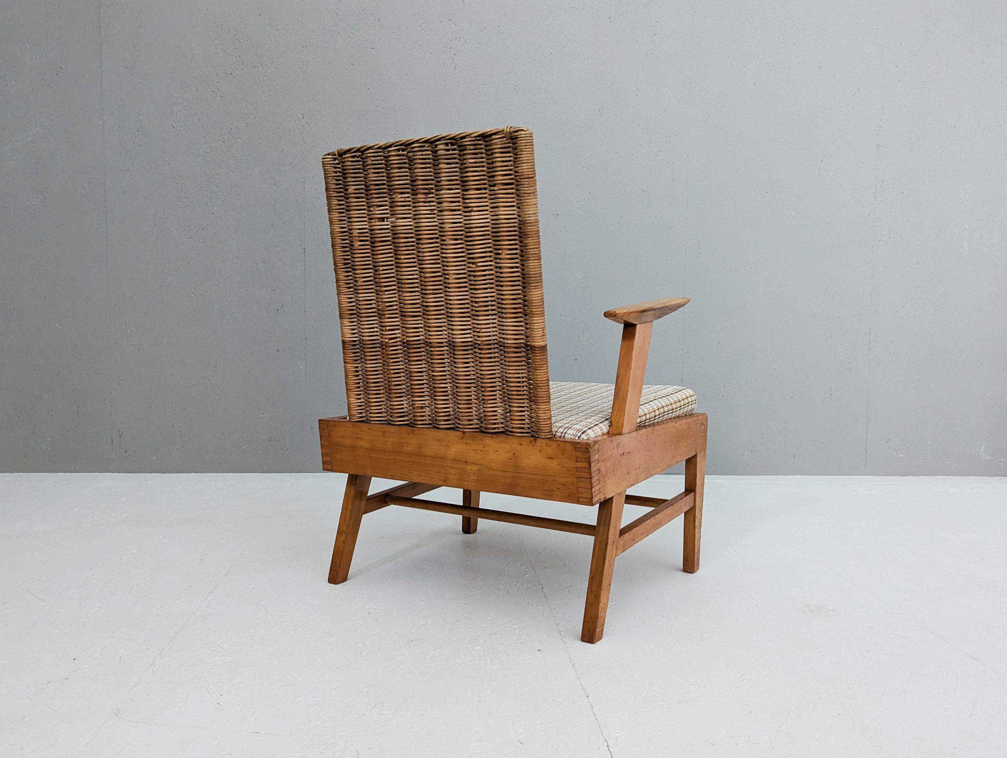 Fauteuil sculptural en Beeche et rotin avec pouf par Úľuv, 1960s en vente 1