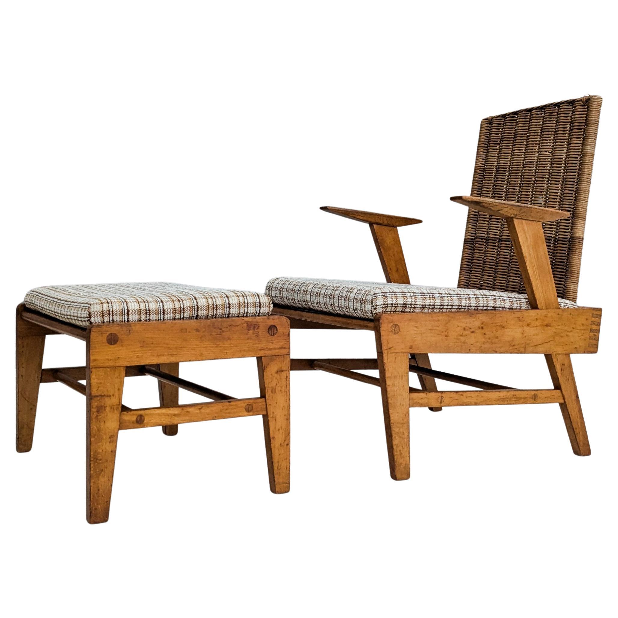 Fauteuil sculptural en Beeche et rotin avec pouf par Úľuv, 1960s en vente