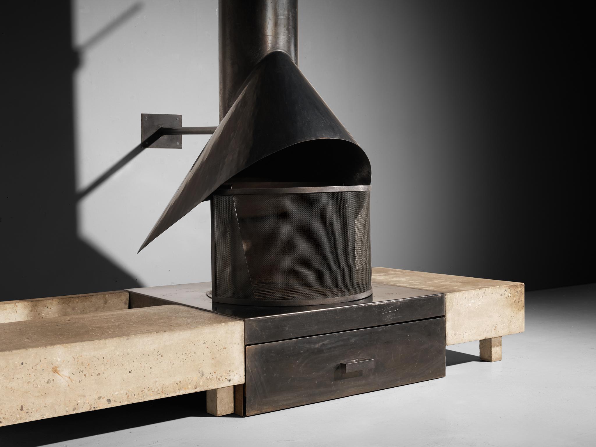 Sculptural Belgian Mid-Century Fireplace in Concrete and Iron For Sale 4