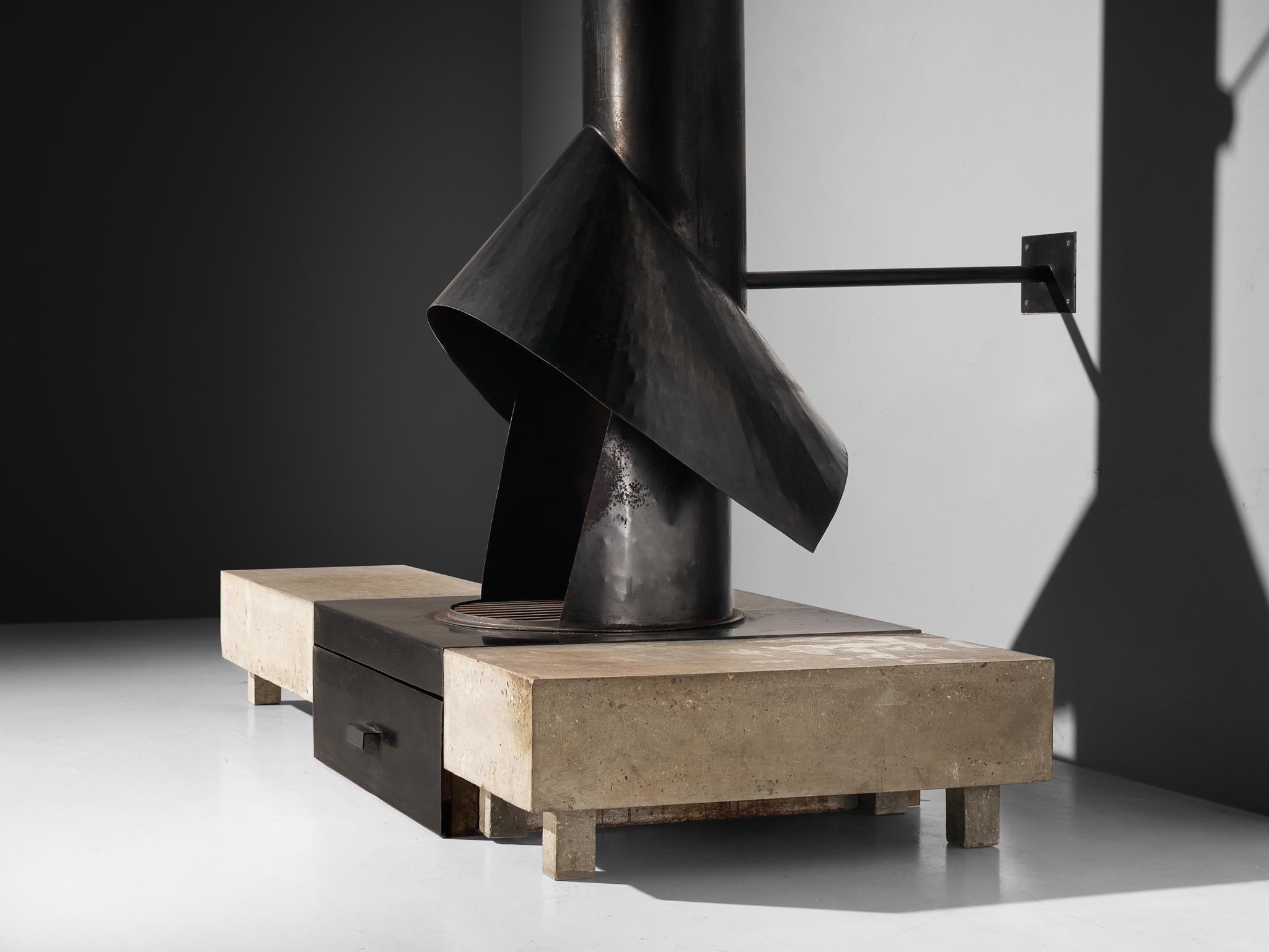 Sculptural Belgian Mid-Century Fireplace in Concrete and Iron For Sale 7