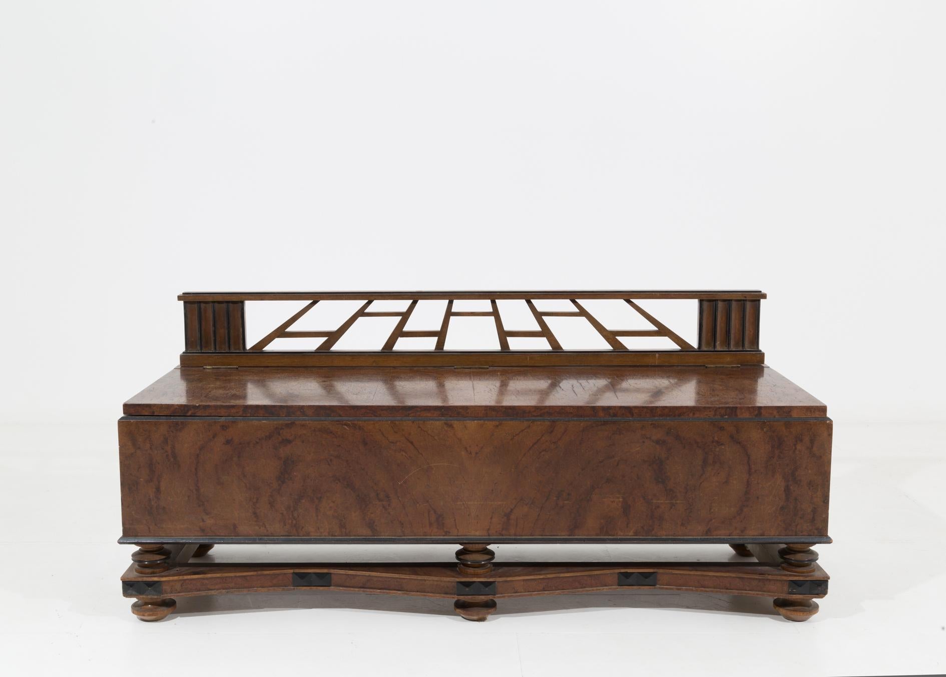 Mid-20th Century Sculptural Bench Art Deco Attributed to Gio Ponti in Walnut Burl, circa 1930s For Sale