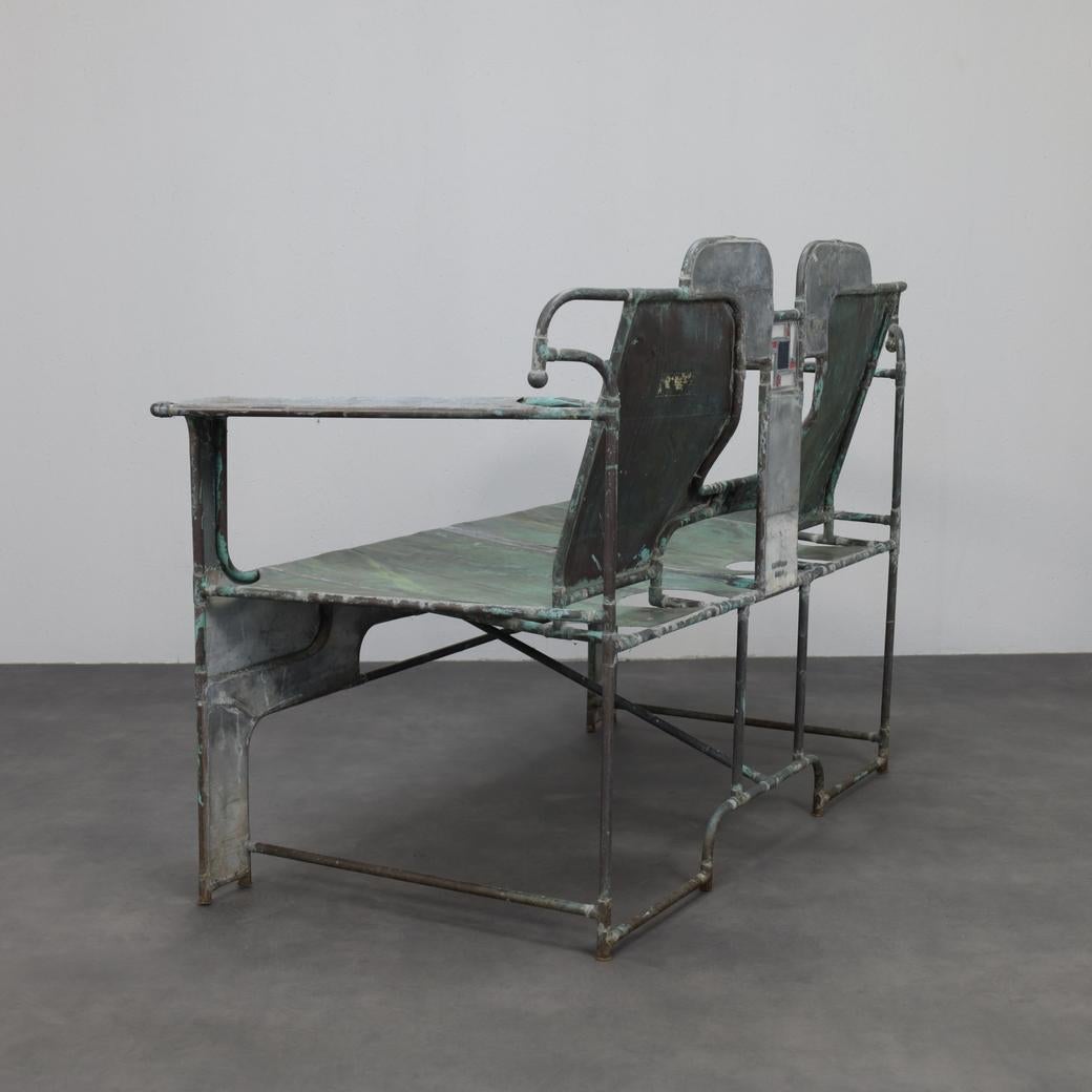 Fin du 20e siècle Banc sculptural en cuivre, zinc et Stained Glass de Cor de Ree, Pays-Bas en vente