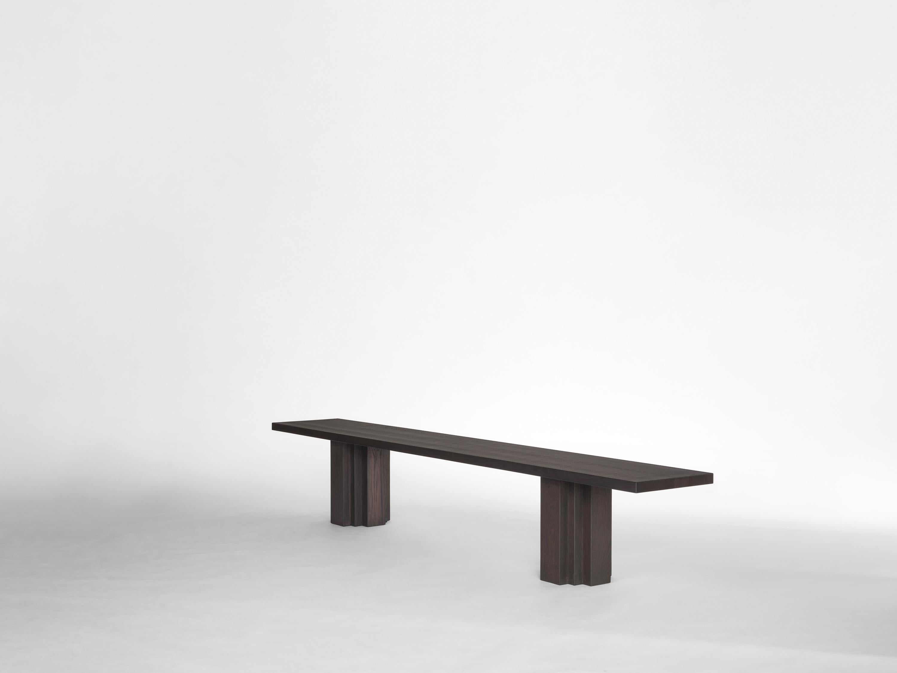 Sculptural Bench in Solid European Dark Brown Oak - Brut by Mokko Brutalista en venta