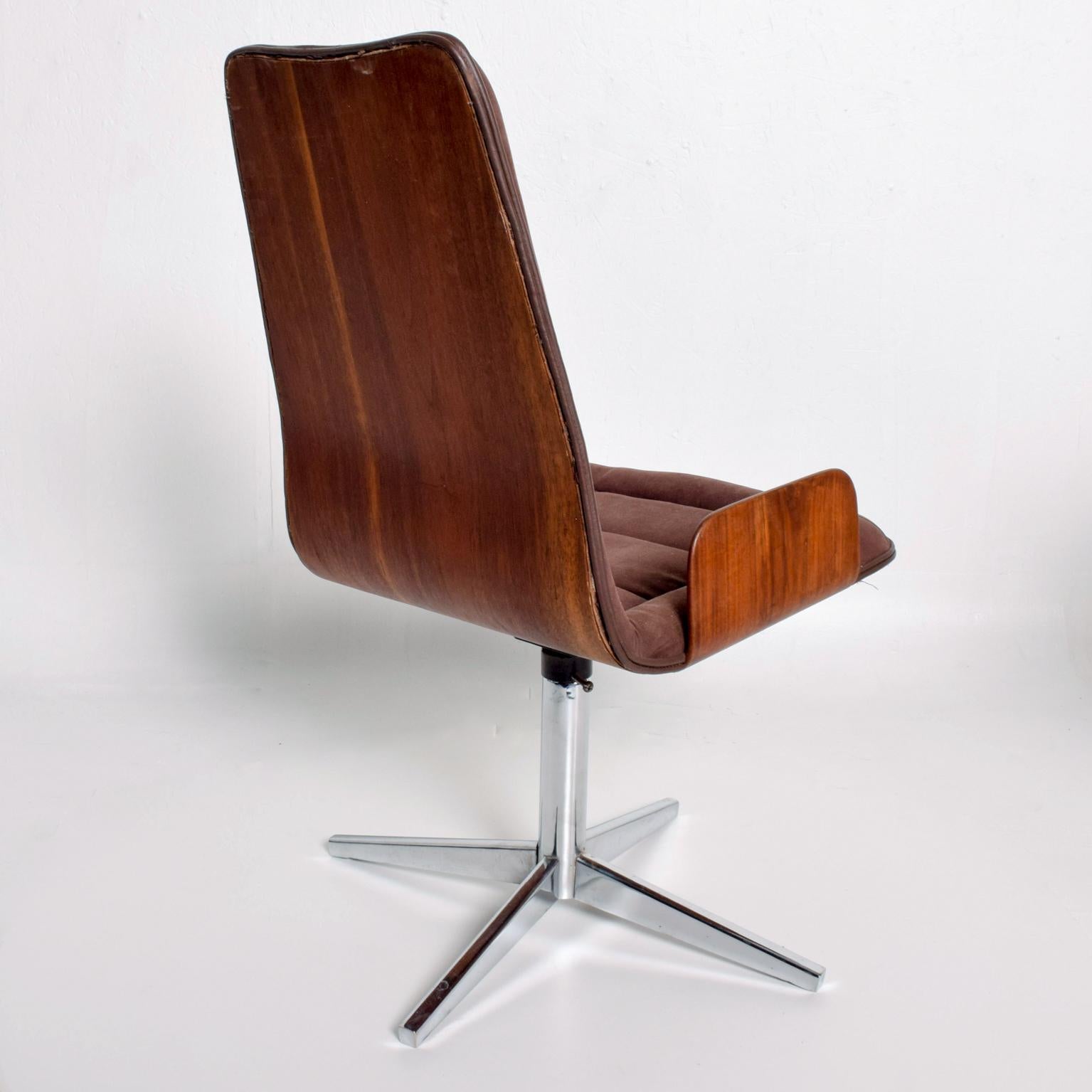 Sculptural Bent Walnut Plywood Dining Chairs Set of Six Mid-Century Modern In Good Condition In Chula Vista, CA
