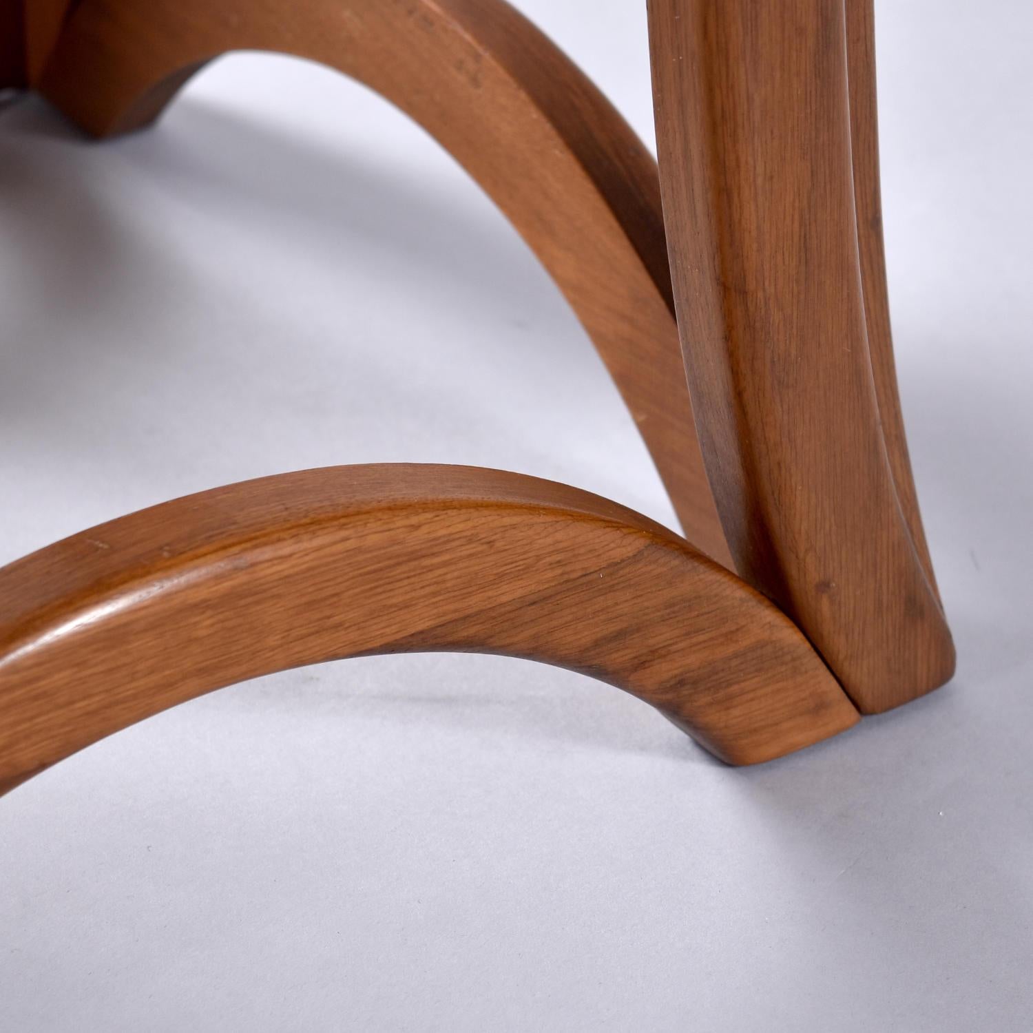 Verre Tables d'appoint sculpturales en bois cintré de style Pearsall avec plateau en verre en vente
