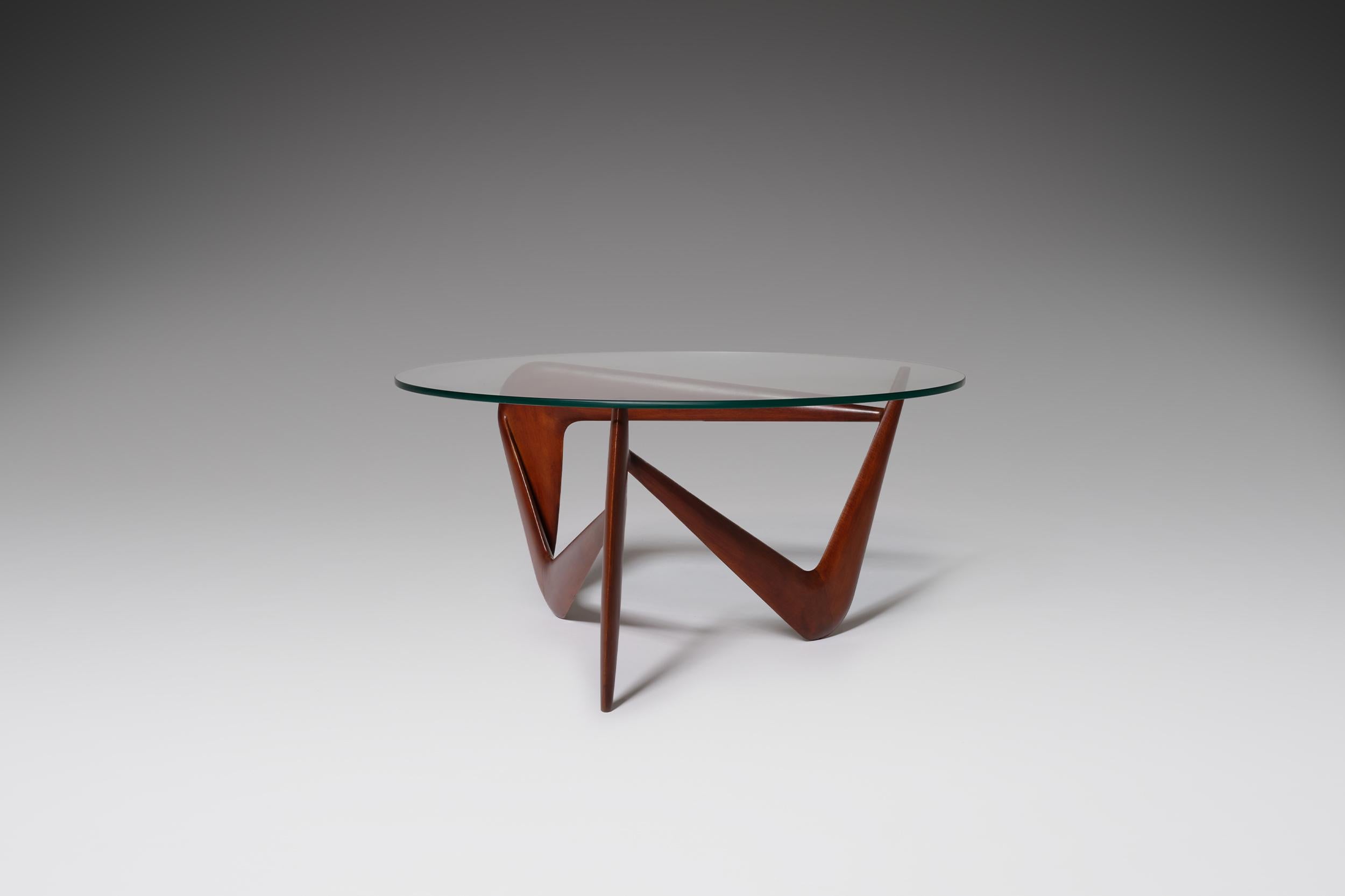 Bertil Behrman for Engen Møbelfabriker AB coffee table, Sweden 1960s. Beautiful sculptural and organically shaped design. The lacquered wooden base consisting out a structure formed by three boomerang shaped legs, and holds a round glass table top.