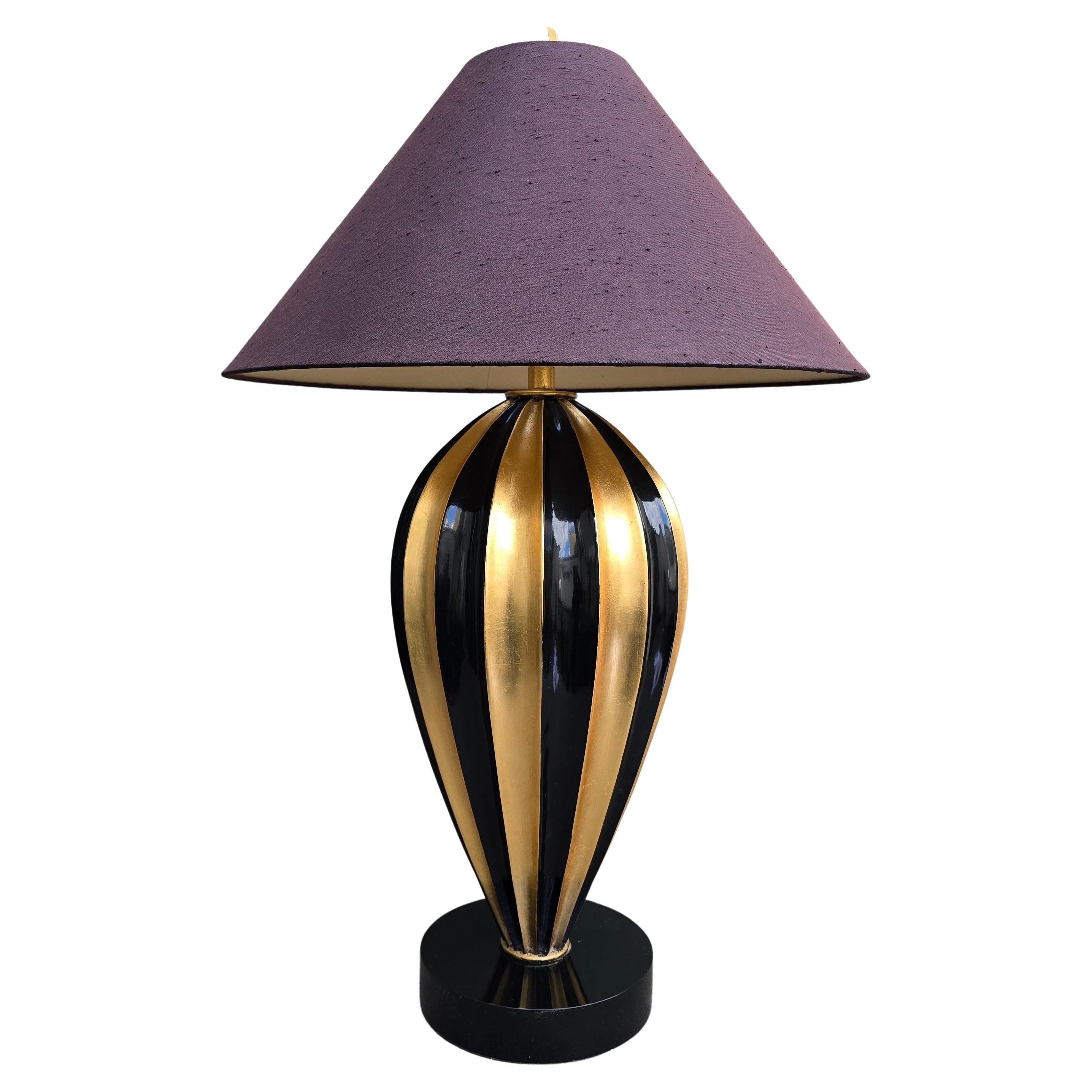 Hollywood Regency Sculptural Black and Gold Table Lamp by Leeazanne for Lam Lee Group in vendita