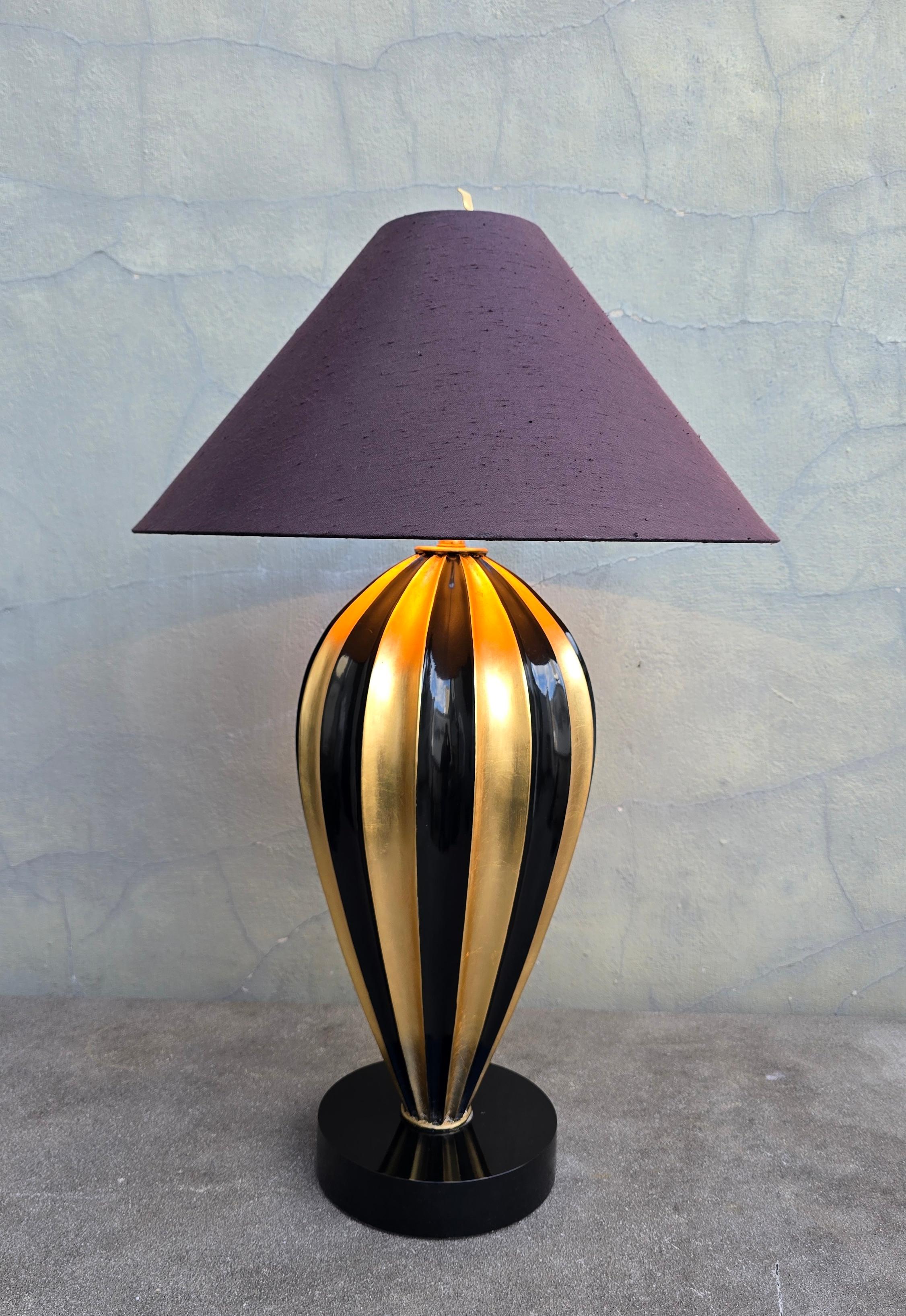 XX secolo Sculptural Black and Gold Table Lamp by Leeazanne for Lam Lee Group in vendita