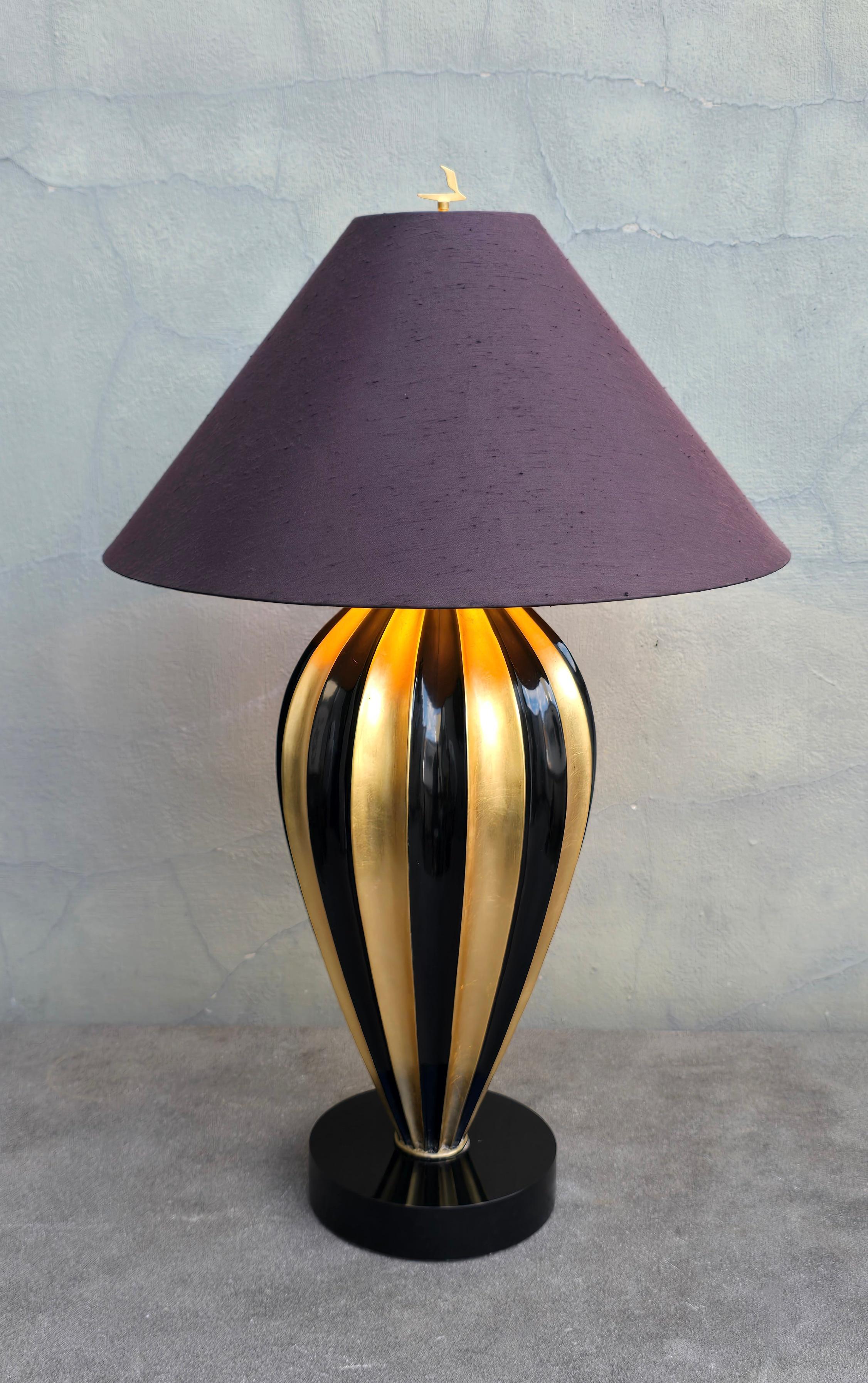 Sculptural Black and Gold Table Lamp by Leeazanne for Lam Lee Group in vendita 1